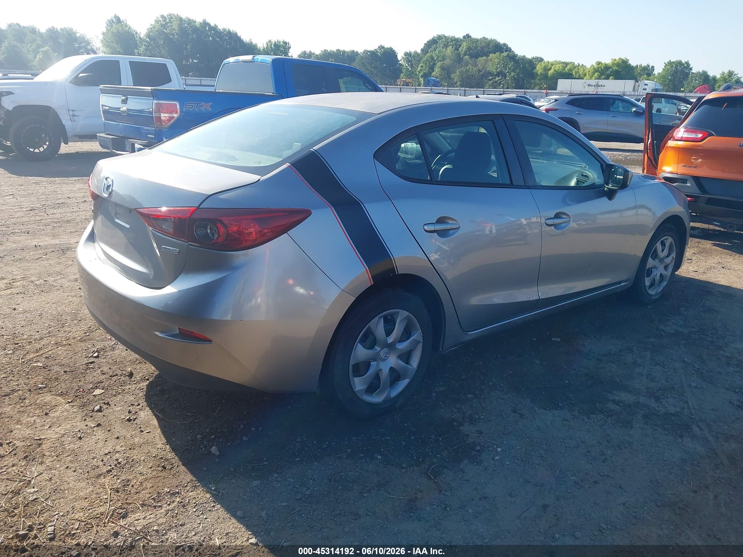 2015 Mazda Mazda3 I Sport Silver vin: 3MZBM1U76FM159912