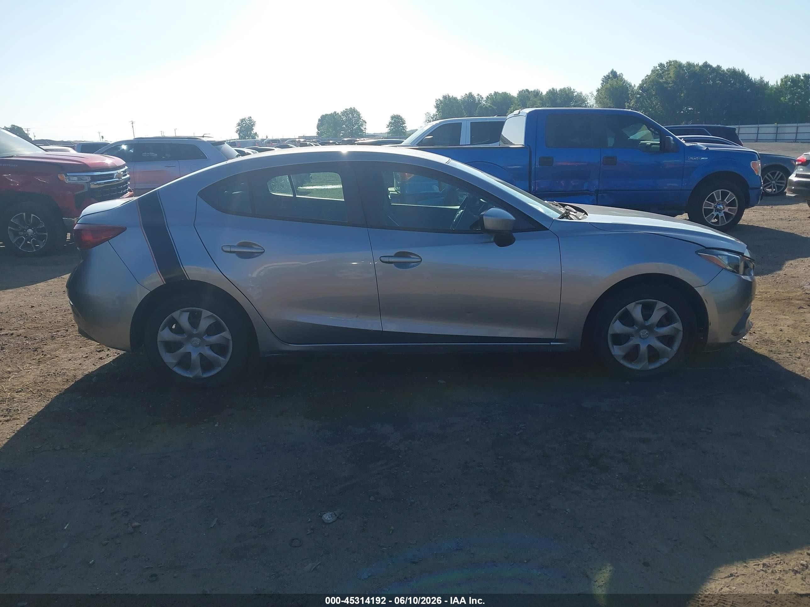 2015 Mazda Mazda3 I Sport Silver vin: 3MZBM1U76FM159912