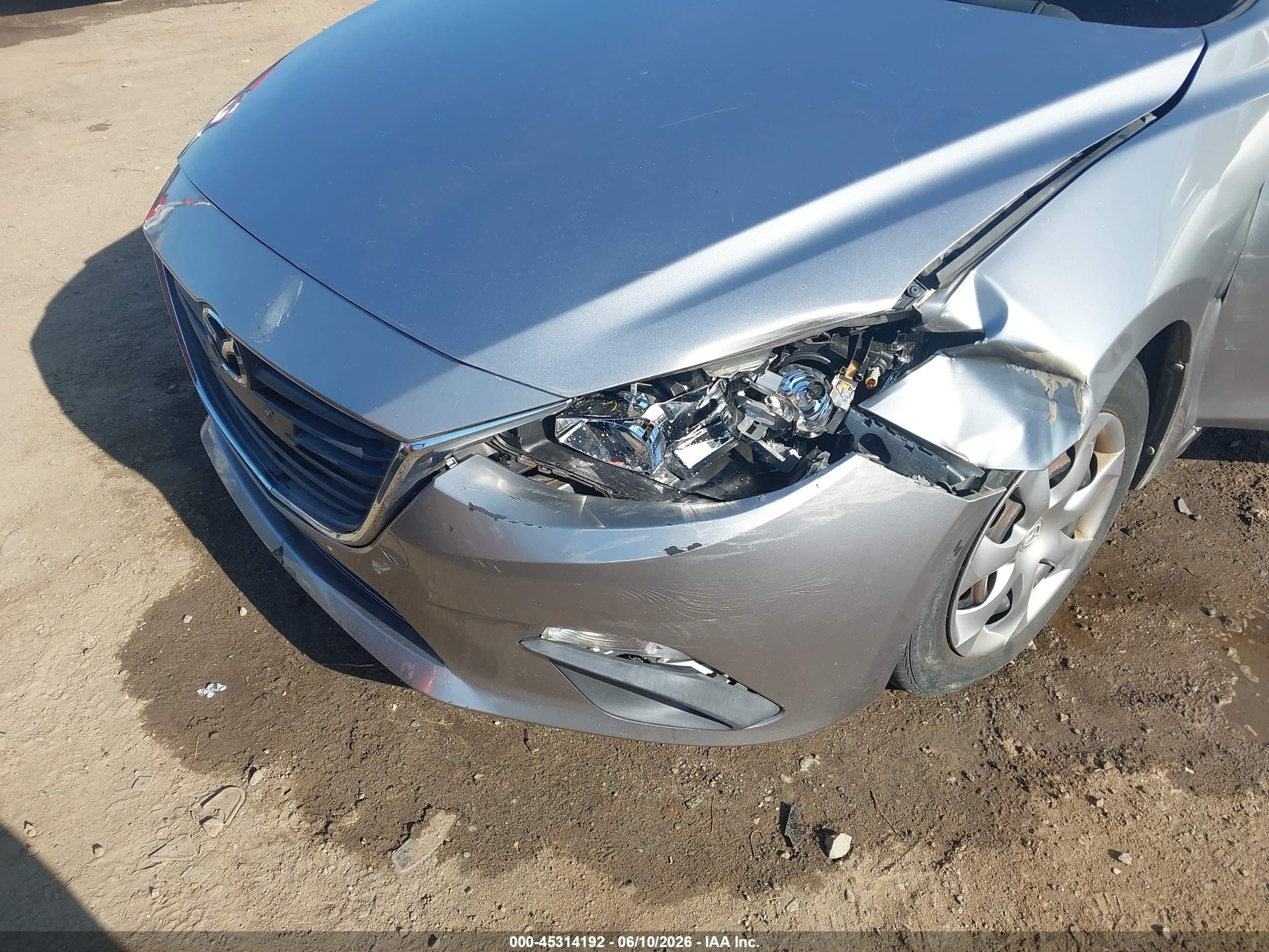 2015 Mazda Mazda3 I Sport Silver vin: 3MZBM1U76FM159912