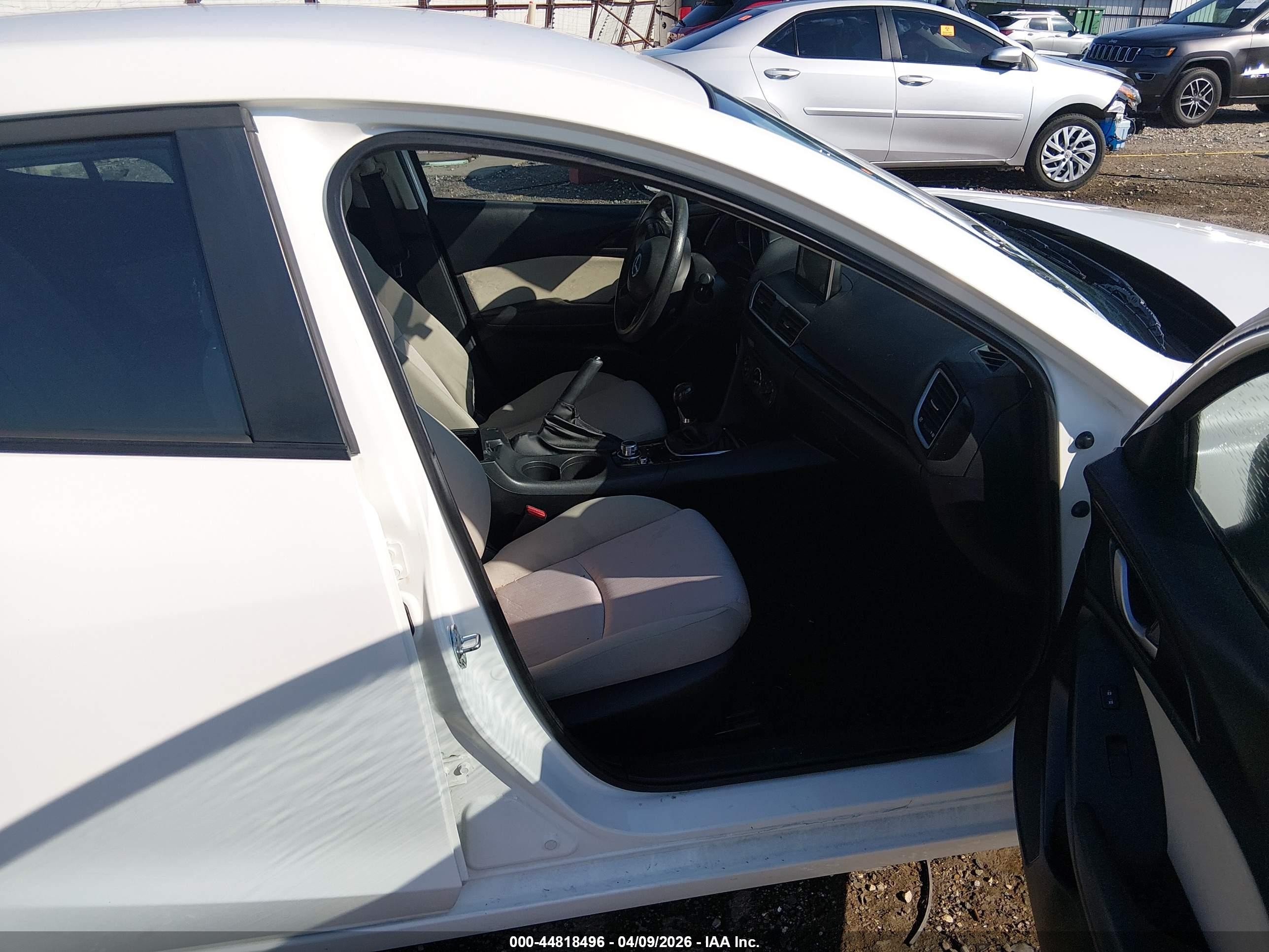 2015 Mazda Mazda3 I Sport White vin: 3MZBM1U76FM178962