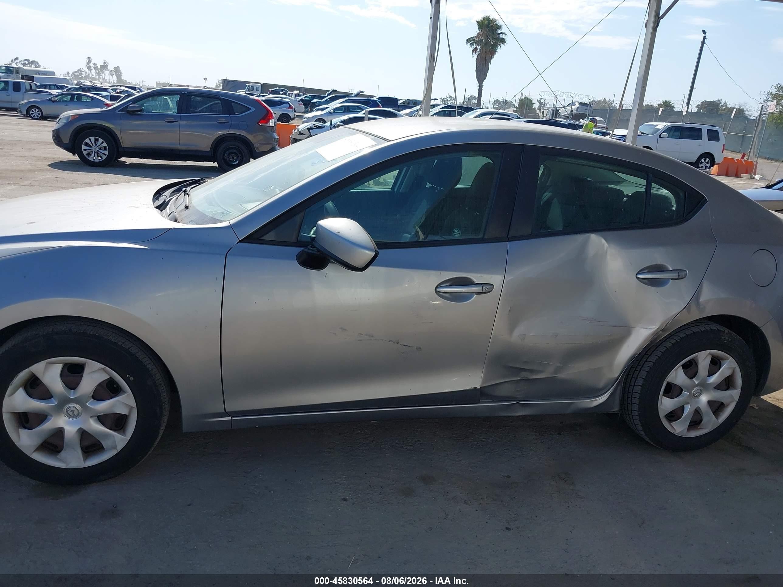 2015 Mazda Mazda3 I Sport Silver vin: 3MZBM1U76FM196751