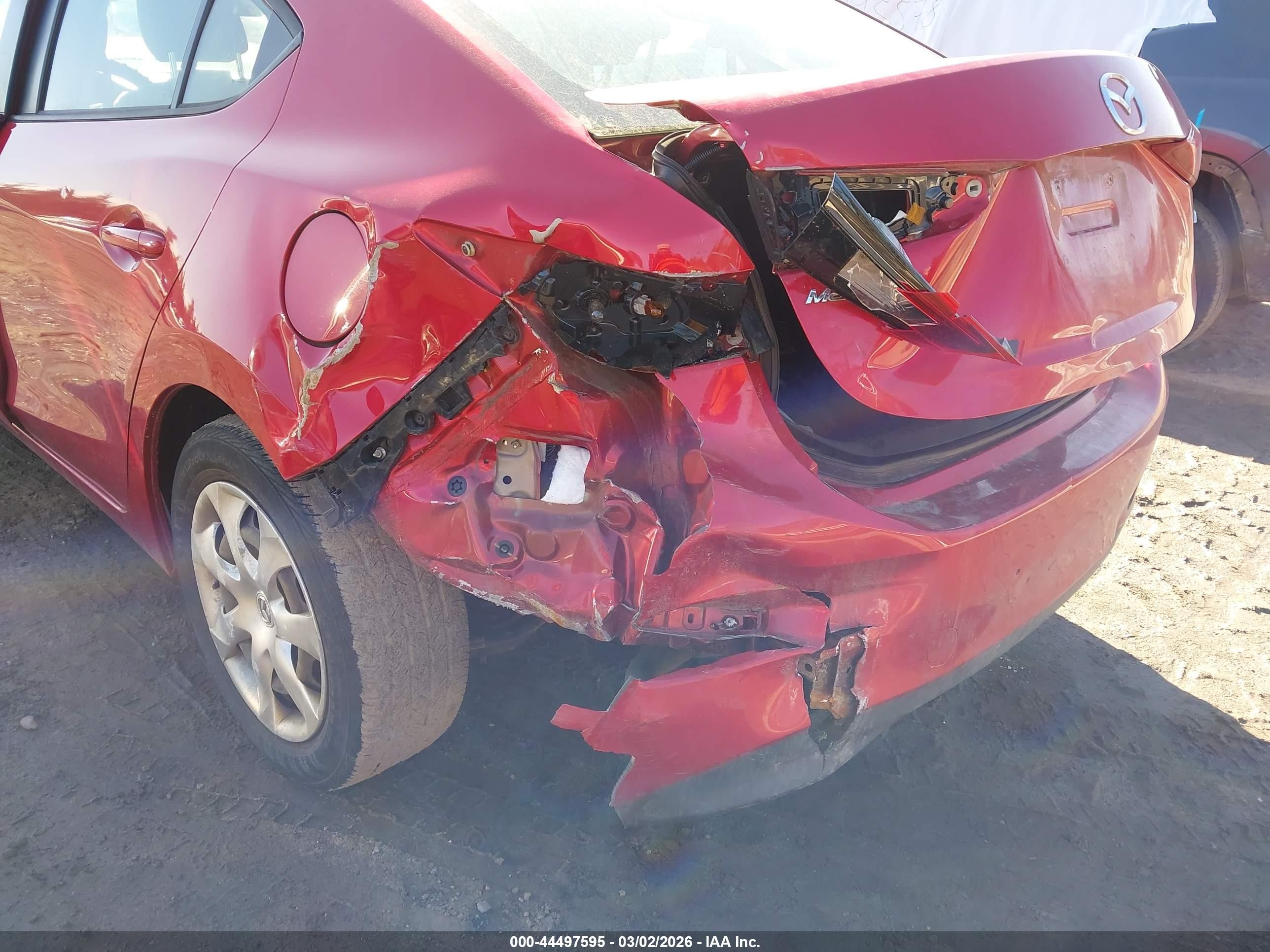 2015 Mazda Mazda3 I Sport Red vin: 3MZBM1U77FM175553