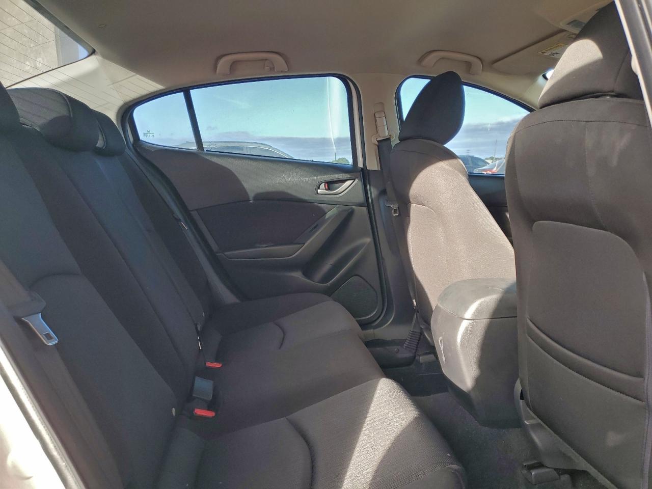2015 Mazda 3 Sport Белый vin: 3MZBM1U77FM208843