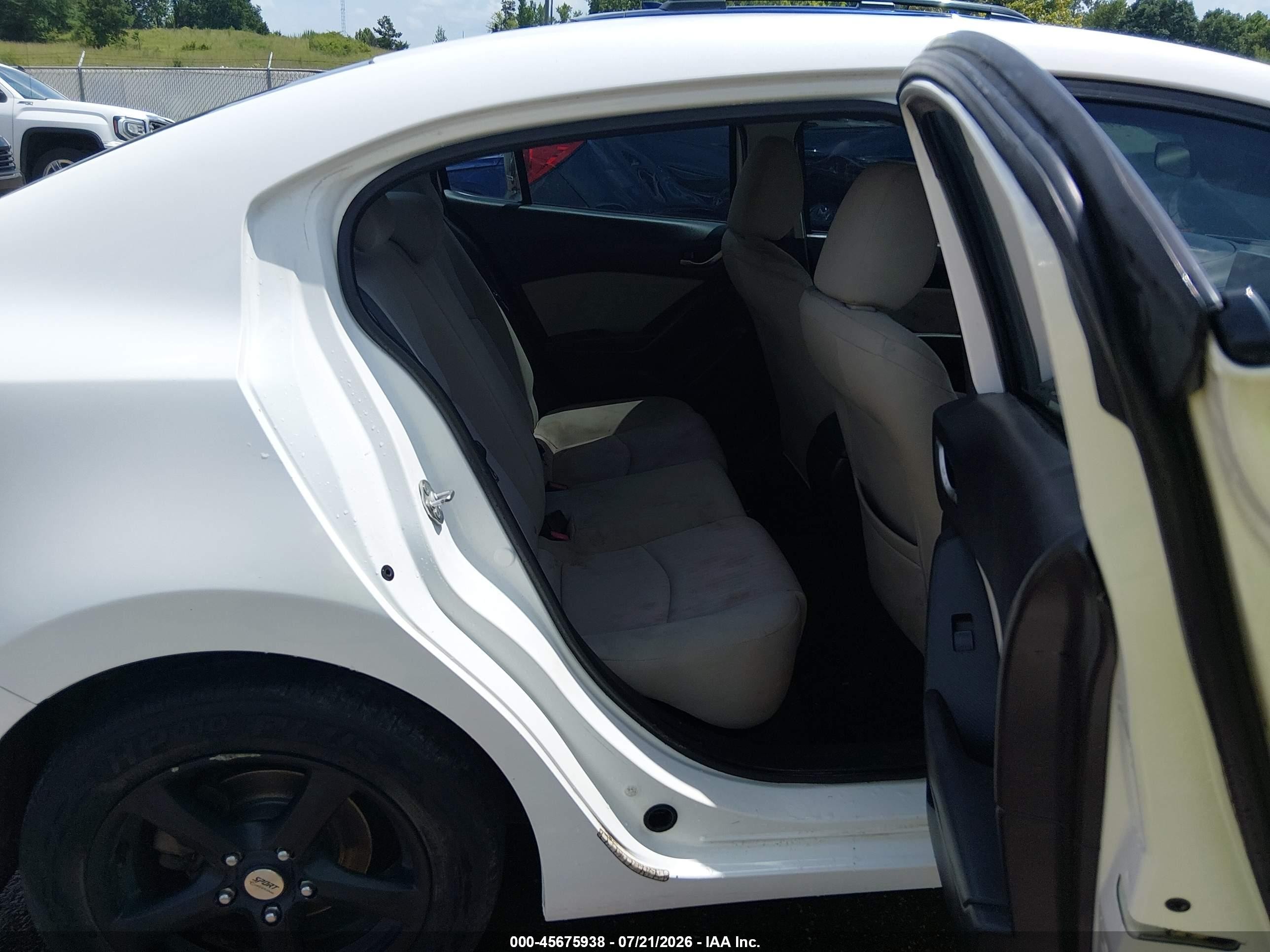 2015 Mazda Mazda3 I Sport White vin: 3MZBM1U78FM181572
