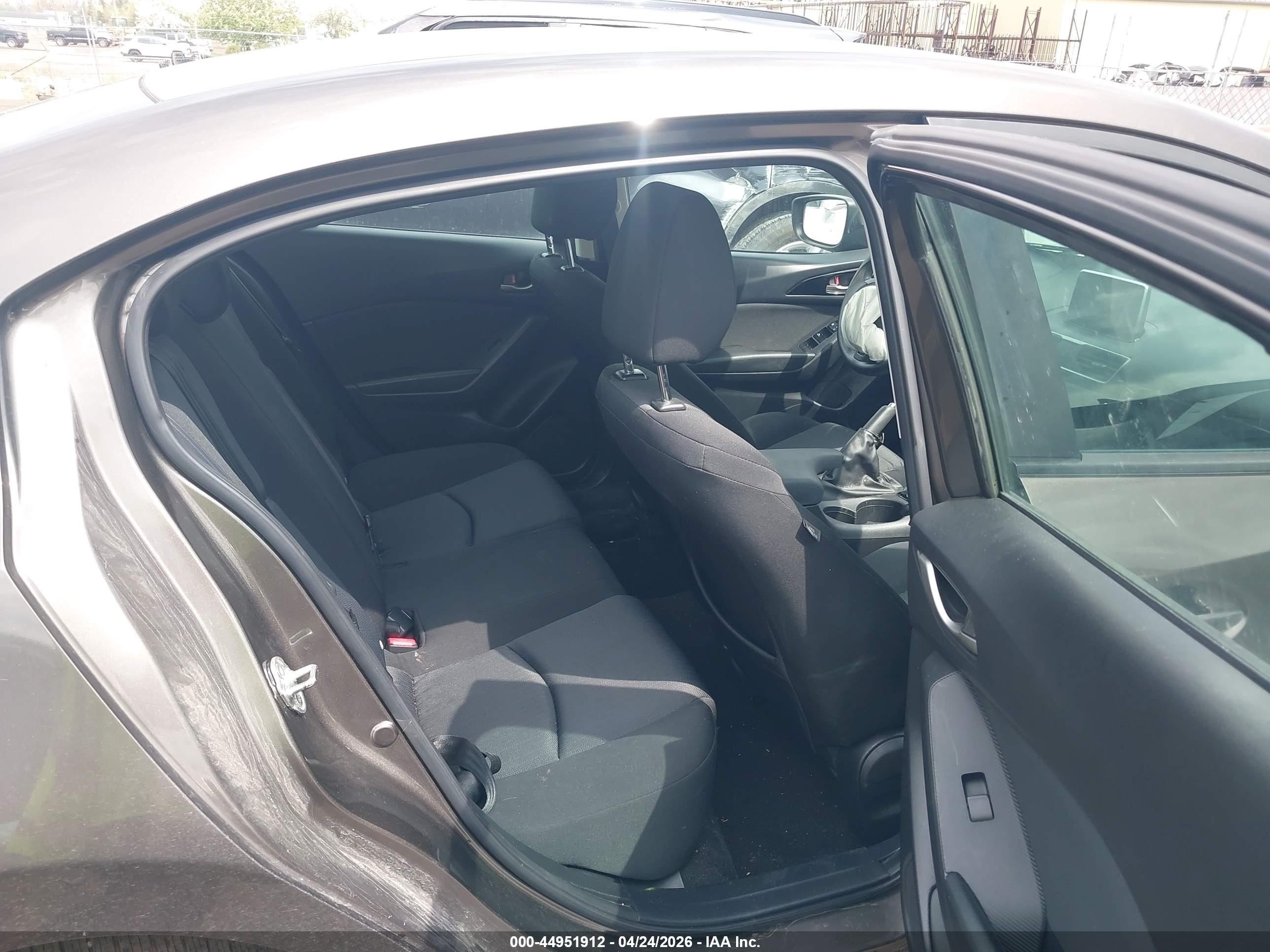 2015 Mazda Mazda3 I Sport Gray vin: 3MZBM1U79FM235526