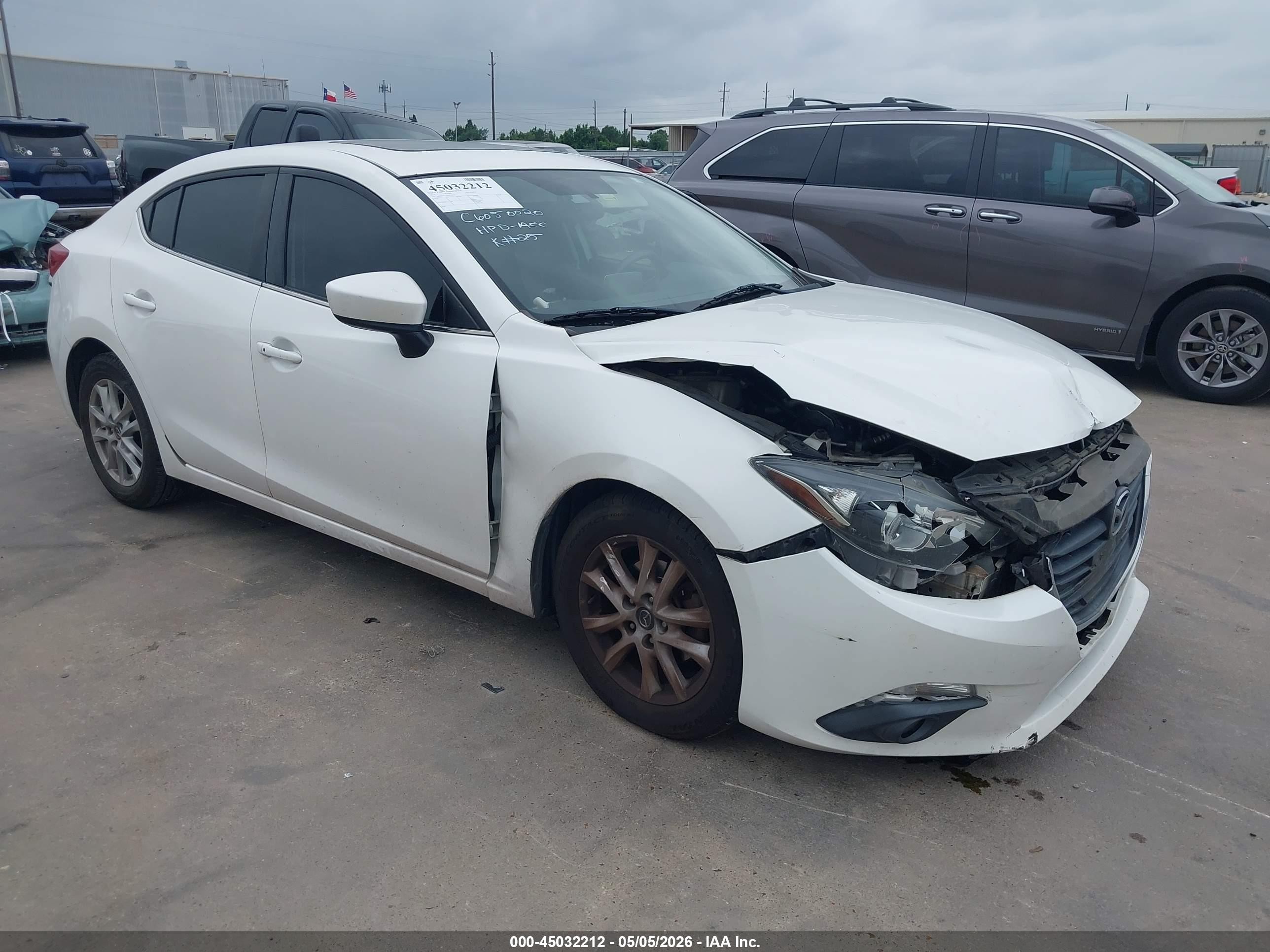 2015 Mazda Mazda3 I Touring White vin: 3MZBM1V71FM158195