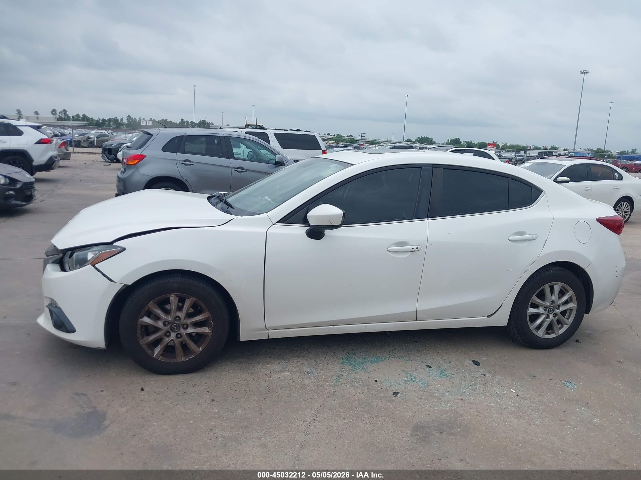 2015 Mazda Mazda3 I Touring White vin: 3MZBM1V71FM158195