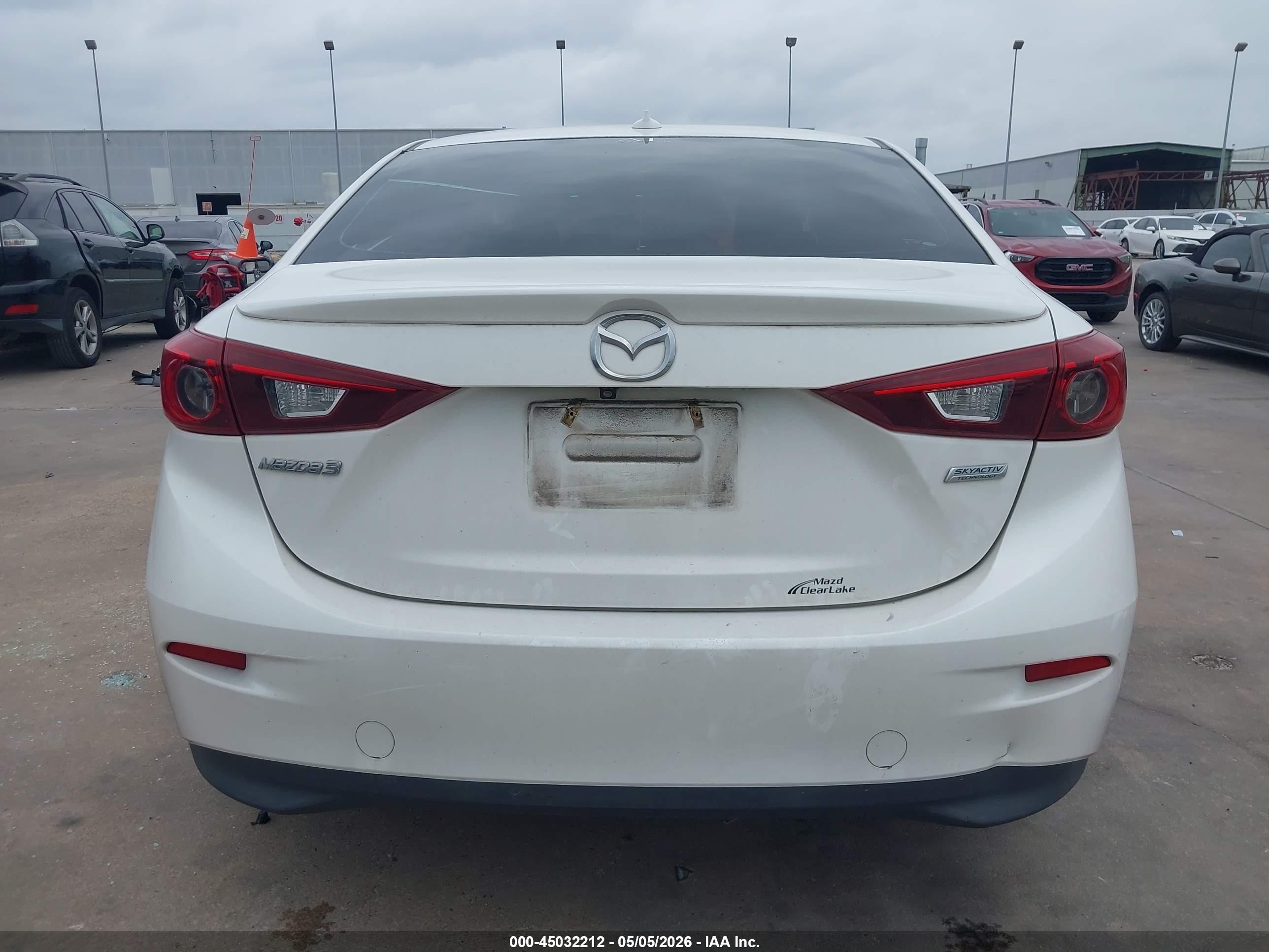 2015 Mazda Mazda3 I Touring White vin: 3MZBM1V71FM158195