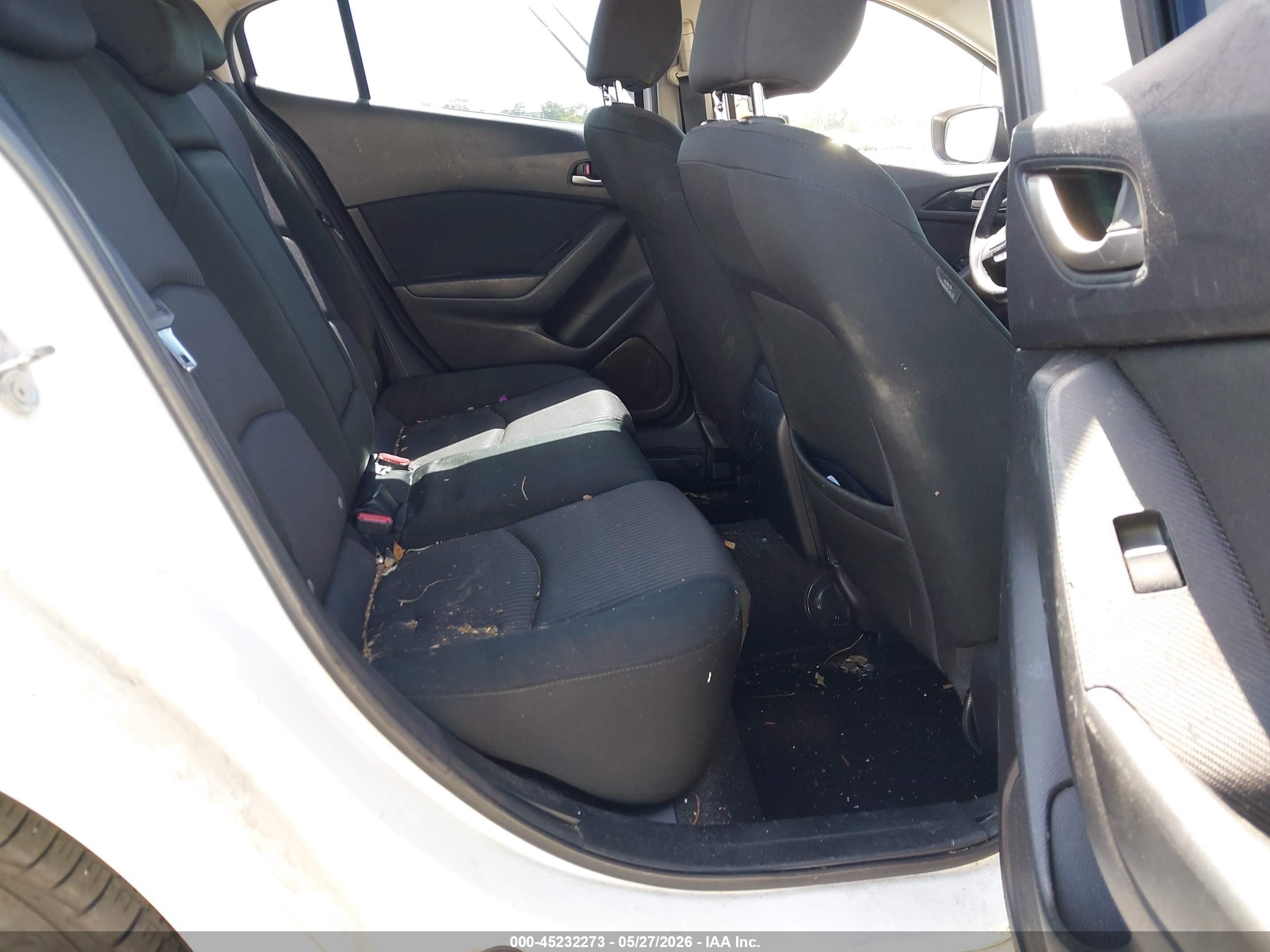 2015 Mazda Mazda3 I Touring Белый vin: 3MZBM1V72FM210885