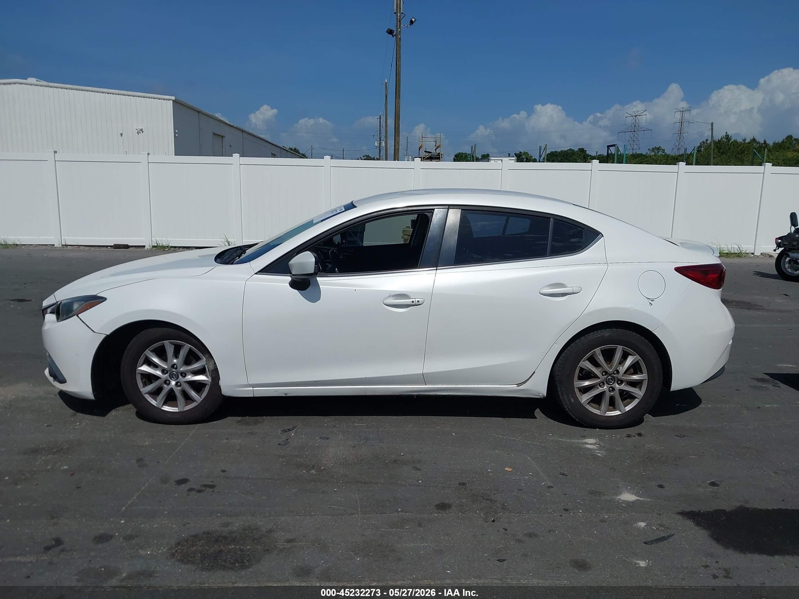 2015 Mazda Mazda3 I Touring Белый vin: 3MZBM1V72FM210885