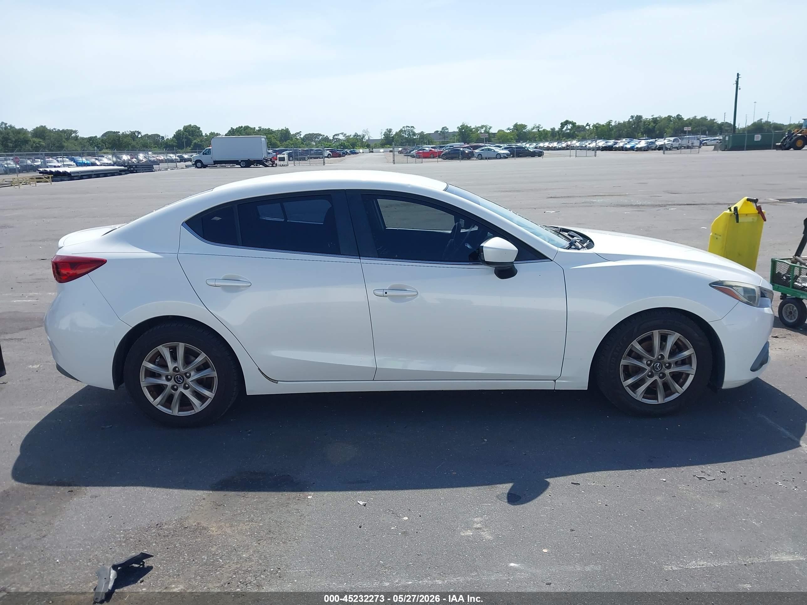 2015 Mazda Mazda3 I Touring Белый vin: 3MZBM1V72FM210885