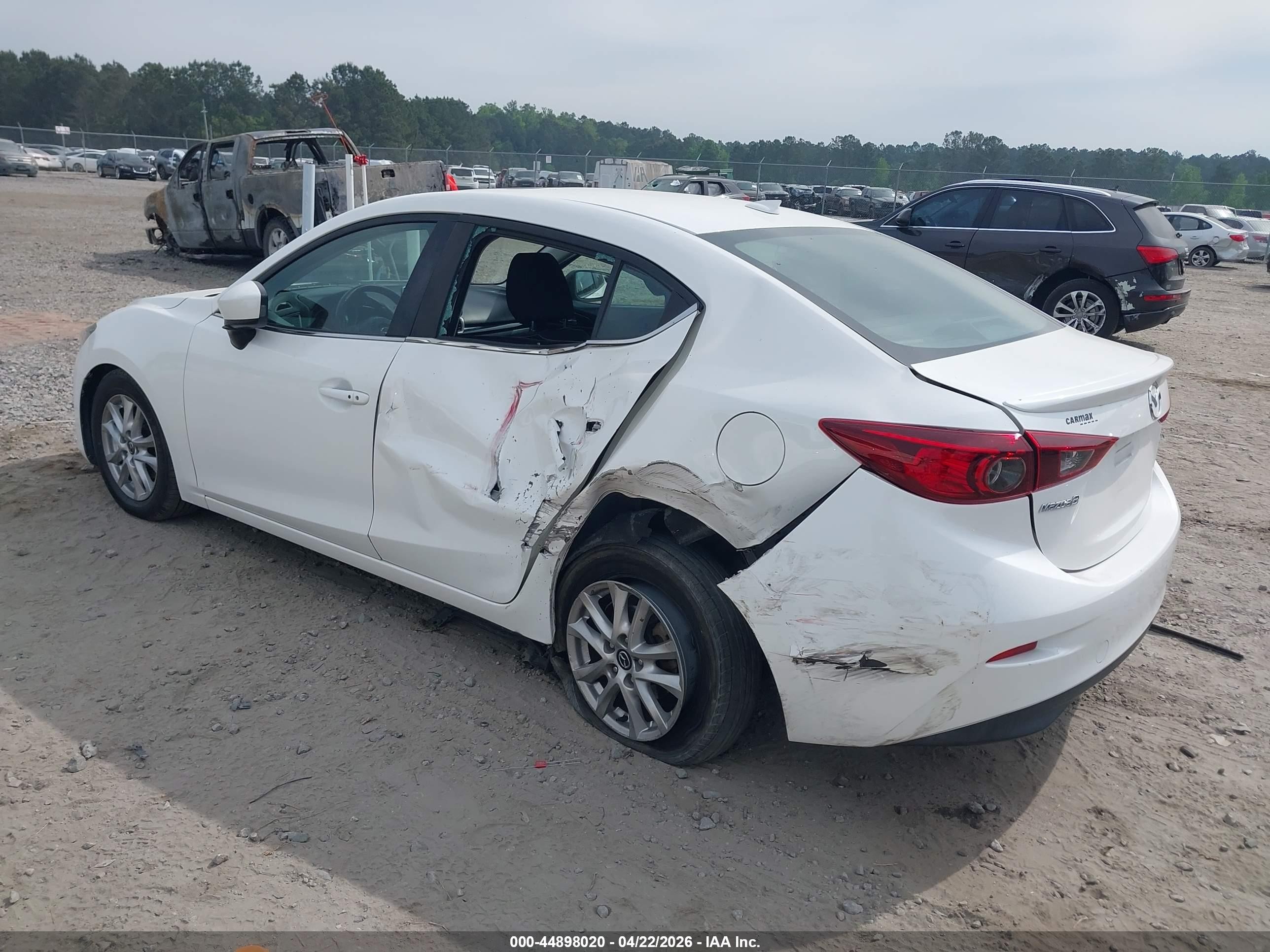 2015 Mazda Mazda3 I Touring Белый vin: 3MZBM1V72FM230019