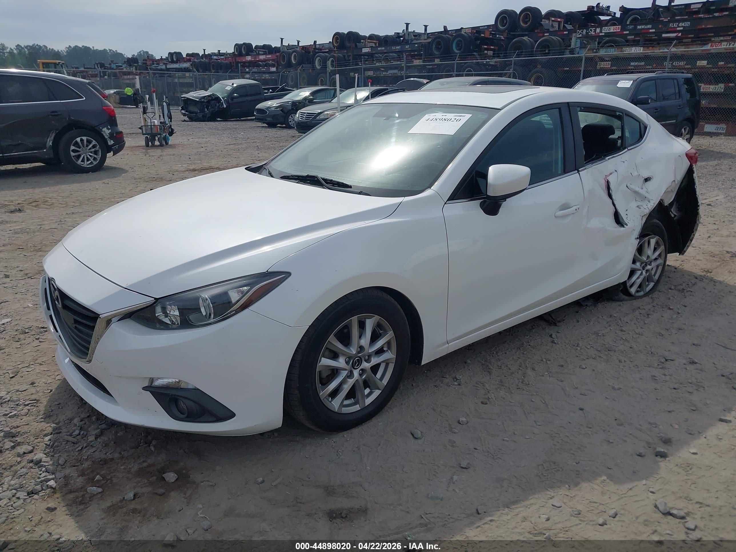 2015 Mazda Mazda3 I Touring Белый vin: 3MZBM1V72FM230019