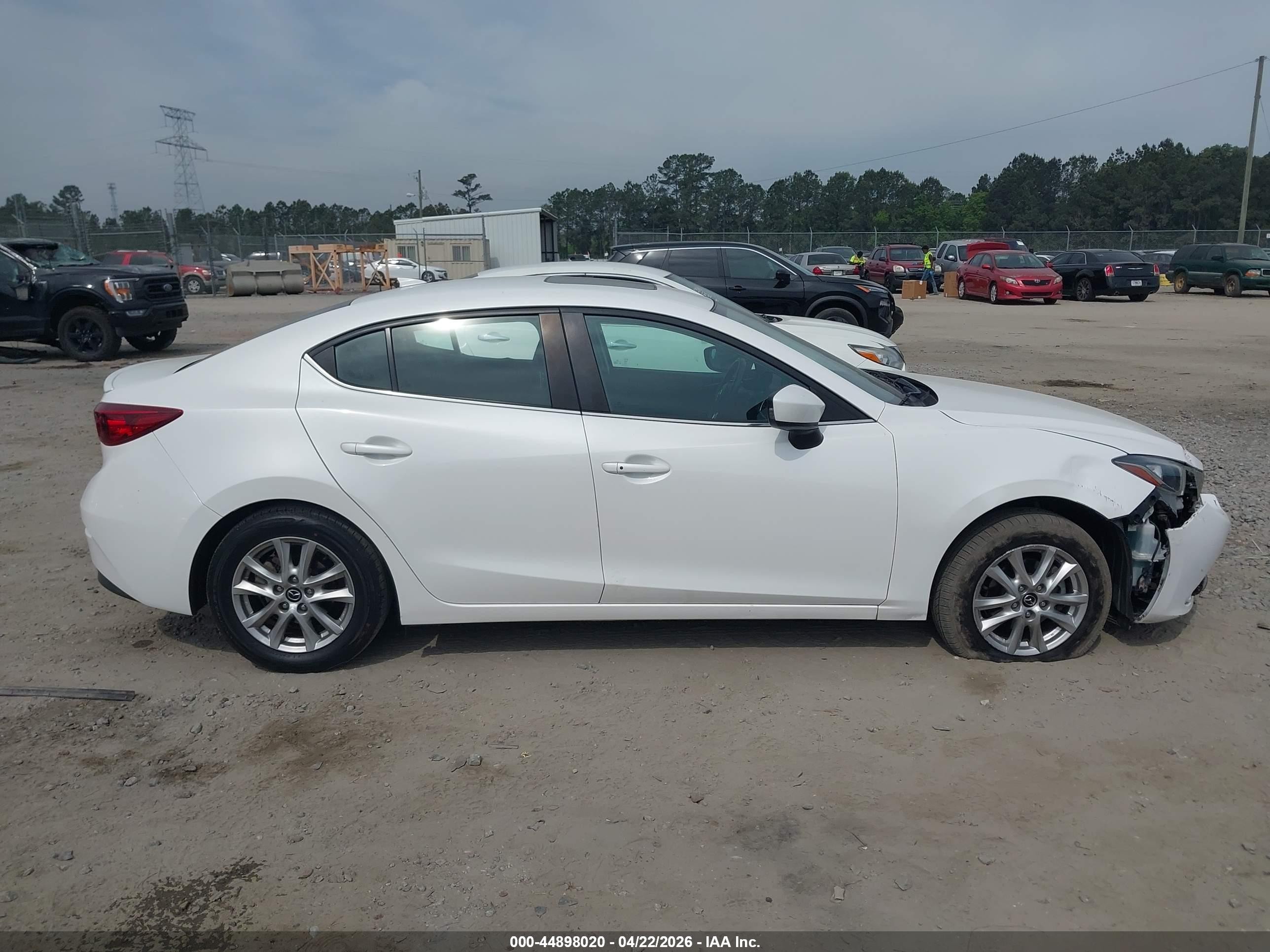 2015 Mazda Mazda3 I Touring Белый vin: 3MZBM1V72FM230019