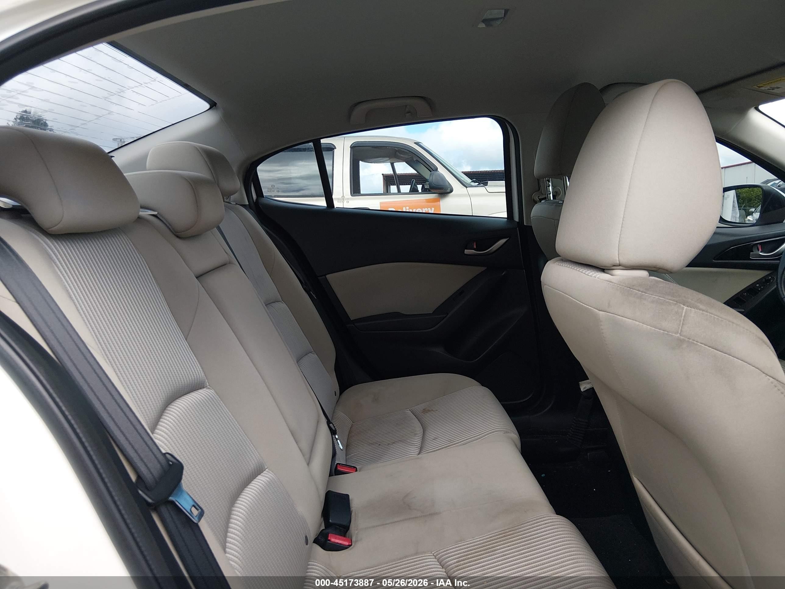 2015 Mazda Mazda3 I Touring Белый vin: 3MZBM1V73FM162569
