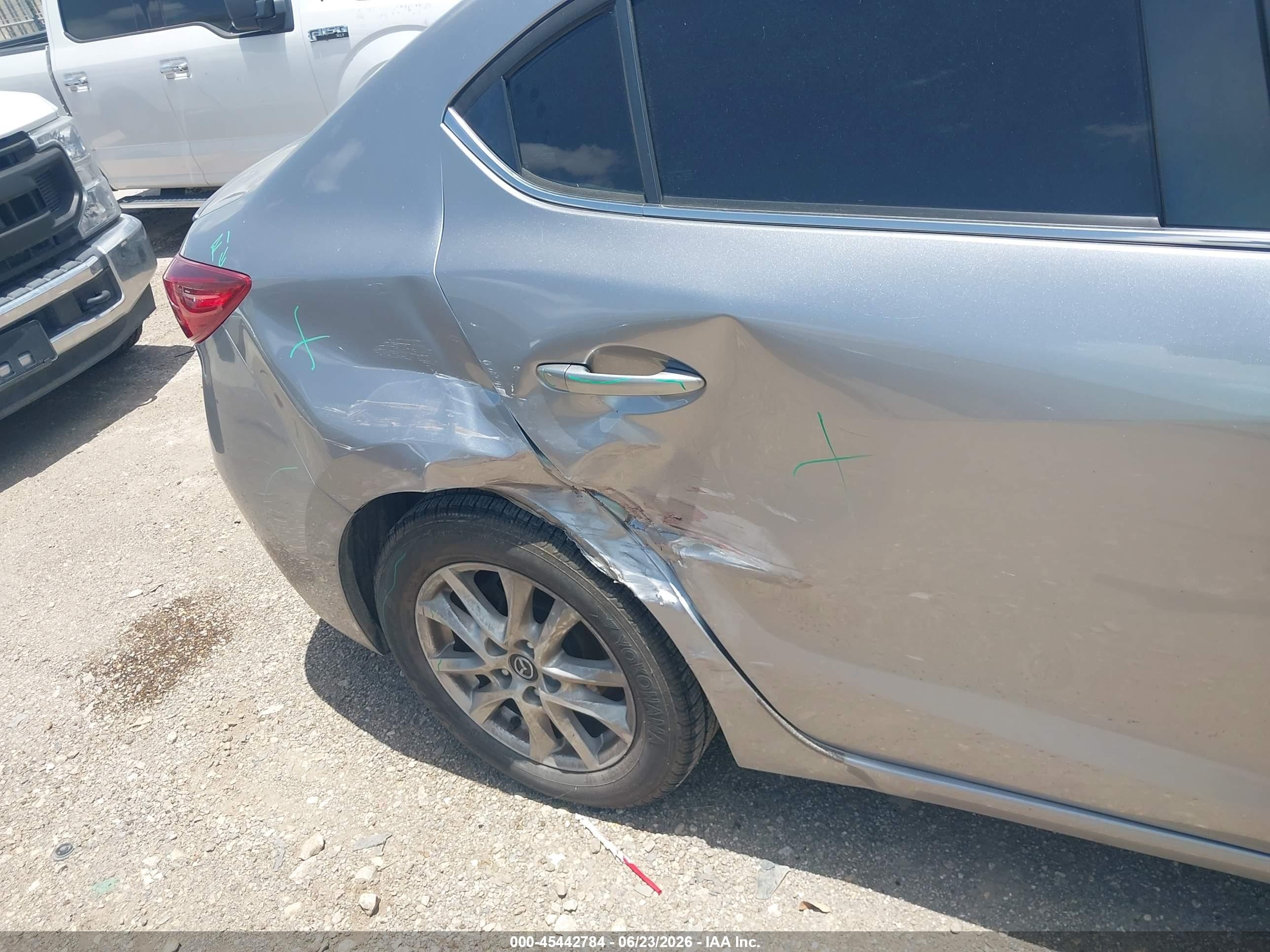 2014 Mazda Mazda3   Silver vin: 3MZBM1V79EM100950