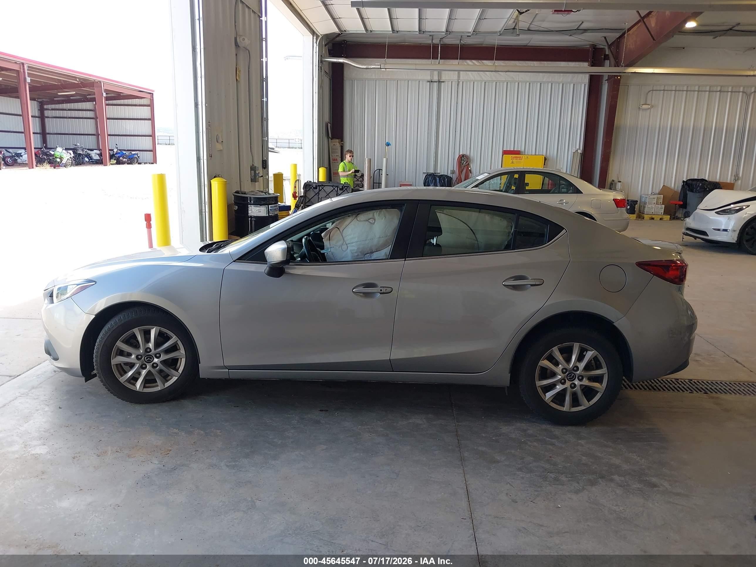 2015 Mazda Mazda3 I Touring Серебряный vin: 3MZBM1V79FM152533