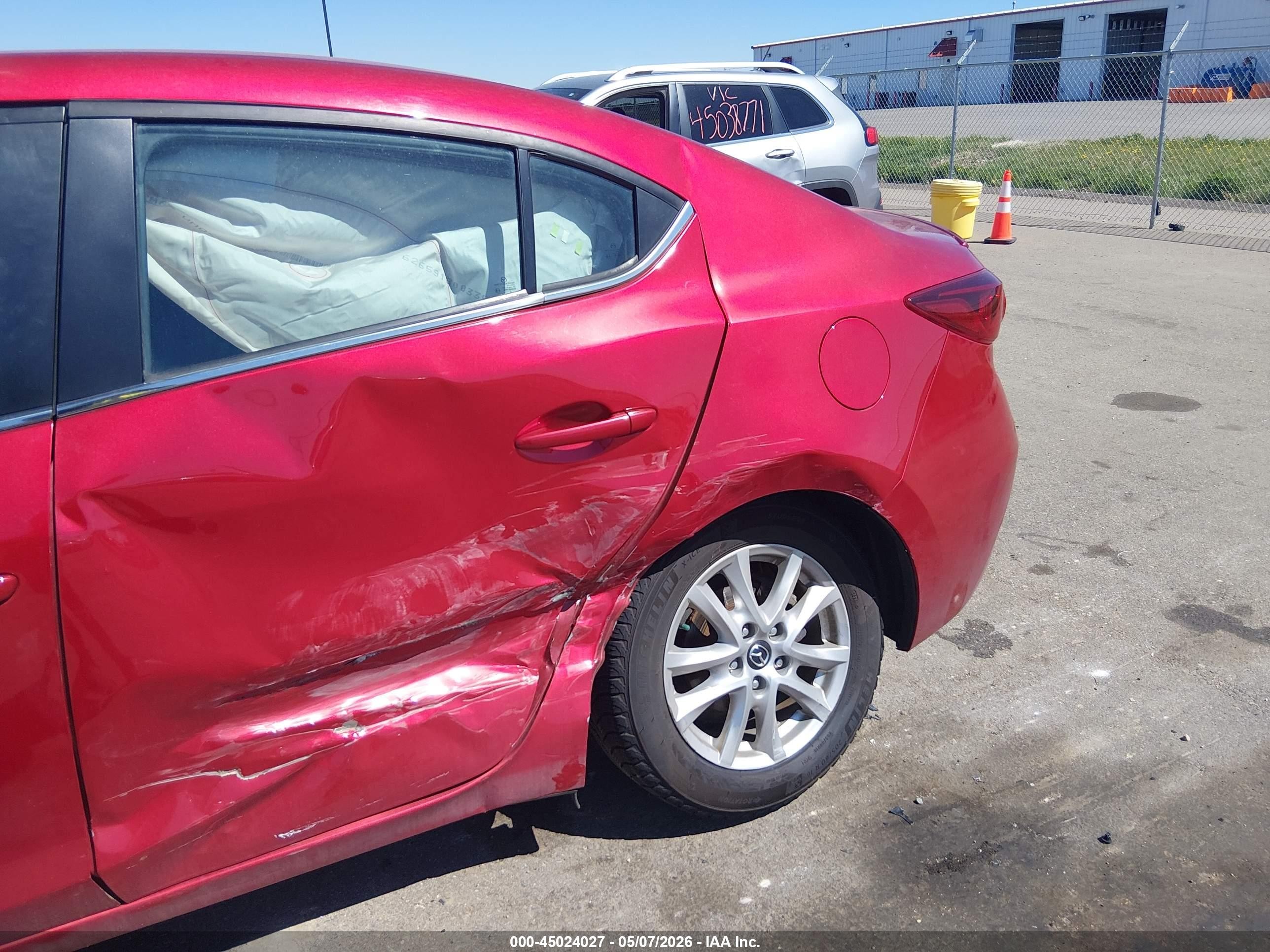2015 Mazda Mazda3 I Touring Red vin: 3MZBM1V7XFM202632