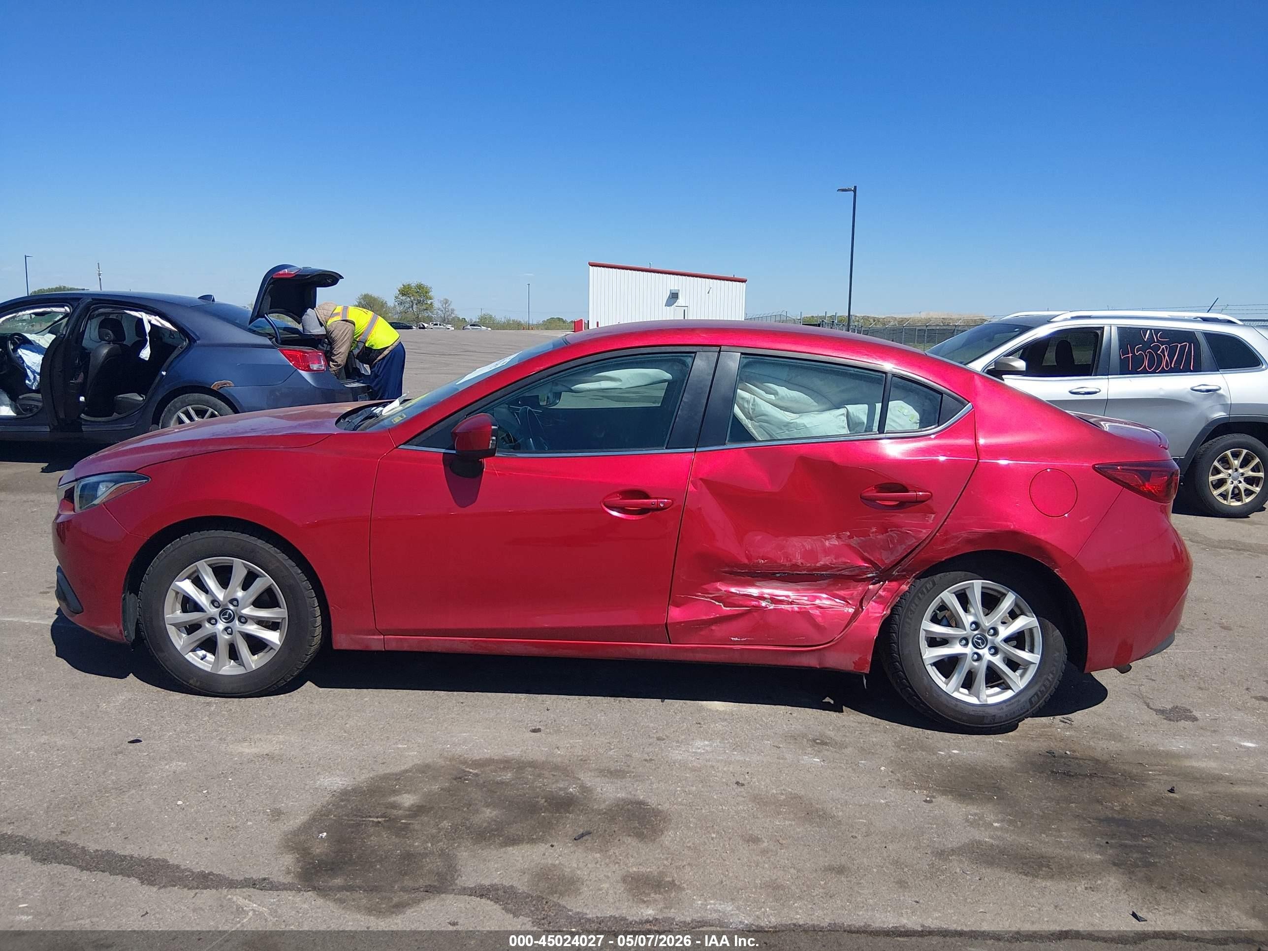 2015 Mazda Mazda3 I Touring Red vin: 3MZBM1V7XFM202632
