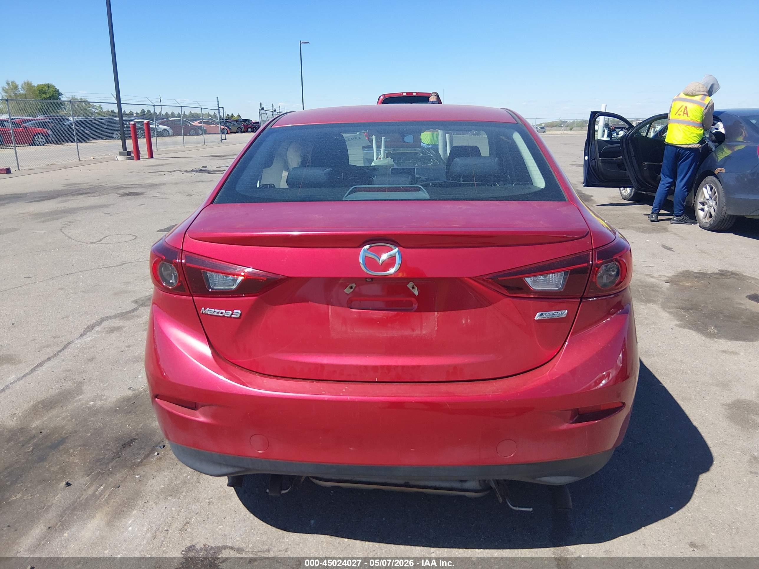 2015 Mazda Mazda3 I Touring Red vin: 3MZBM1V7XFM202632