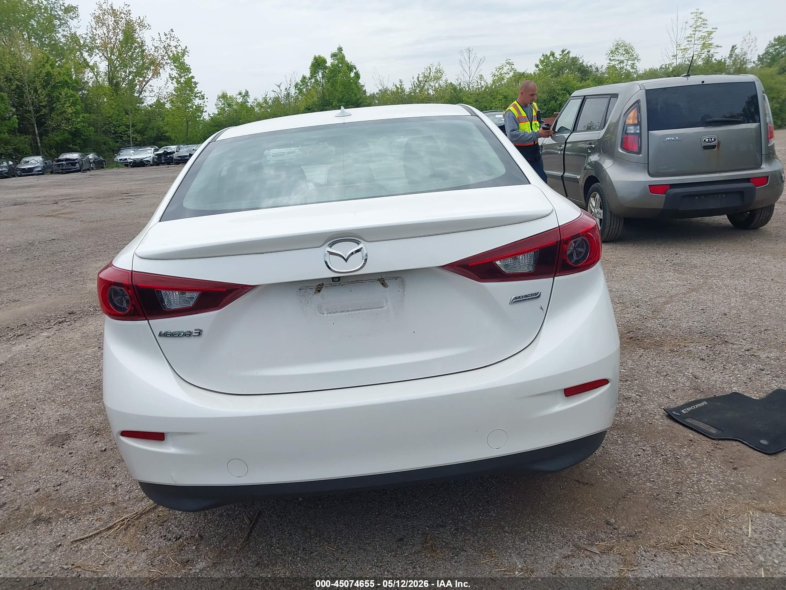 2014 Mazda Mazda3 I Grand Touring White vin: 3MZBM1W74EM121574