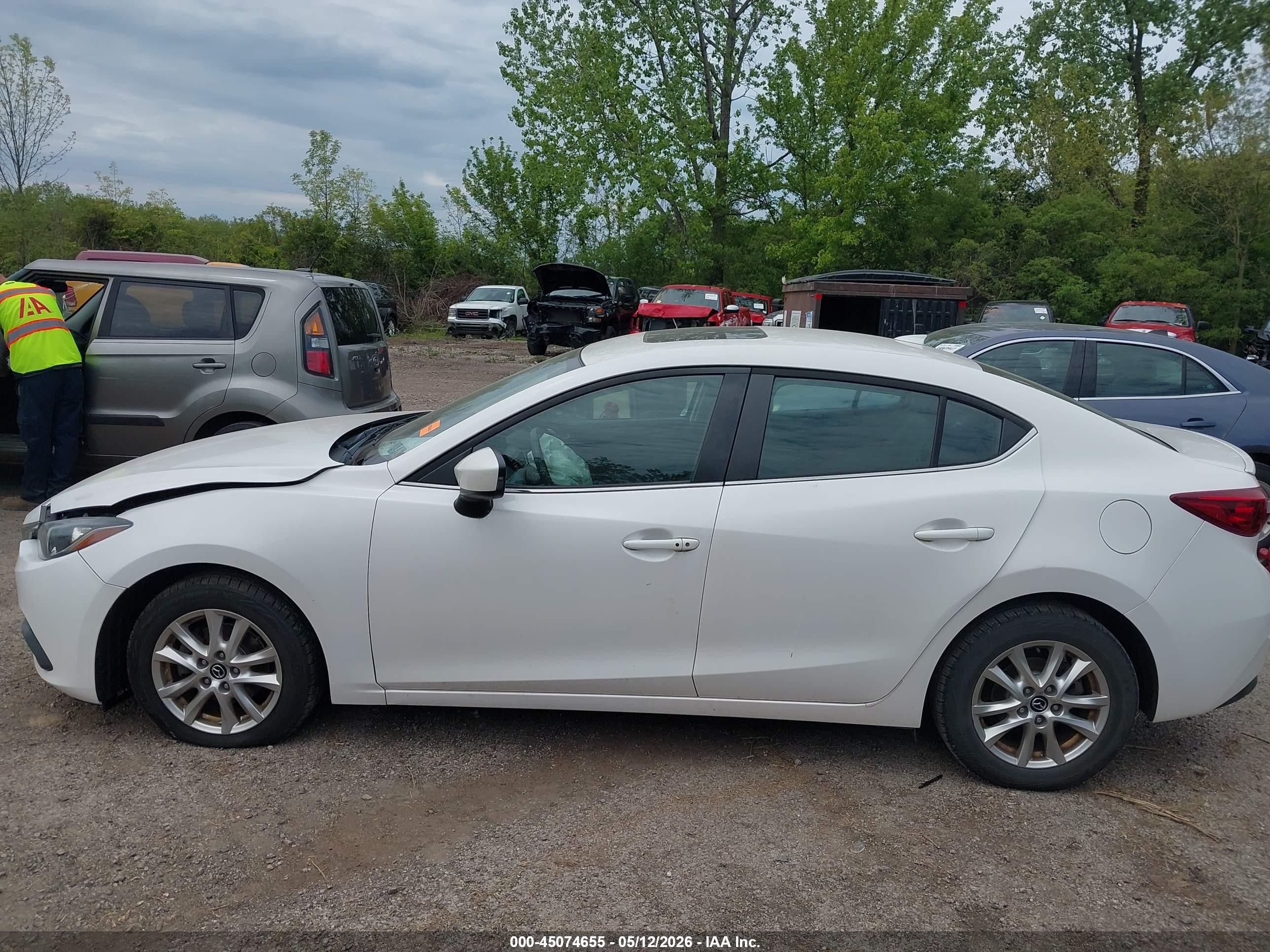 2014 Mazda Mazda3 I Grand Touring White vin: 3MZBM1W74EM121574