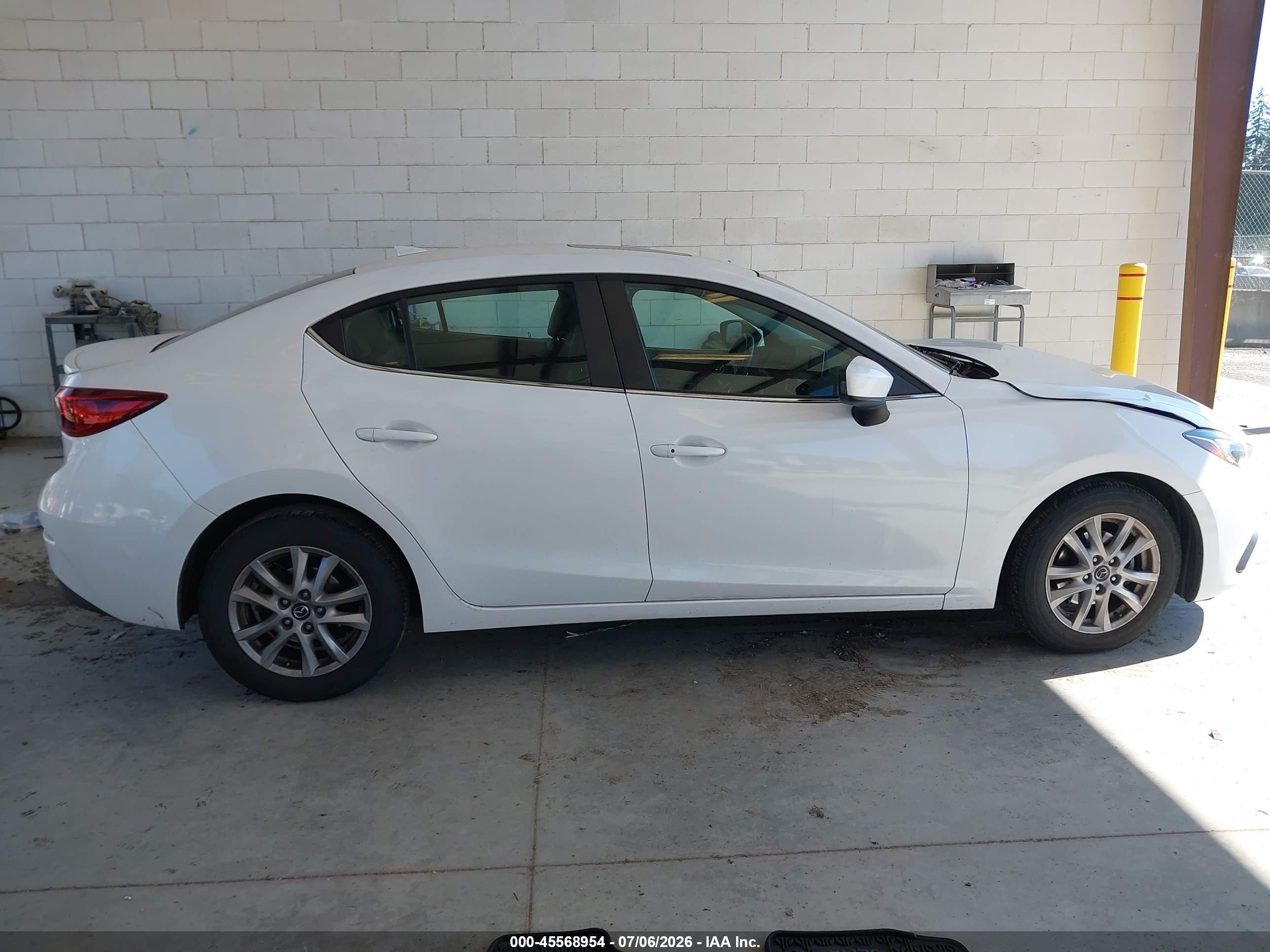 2014 Mazda Mazda3 I Grand Touring White vin: 3MZBM1W75EM107974