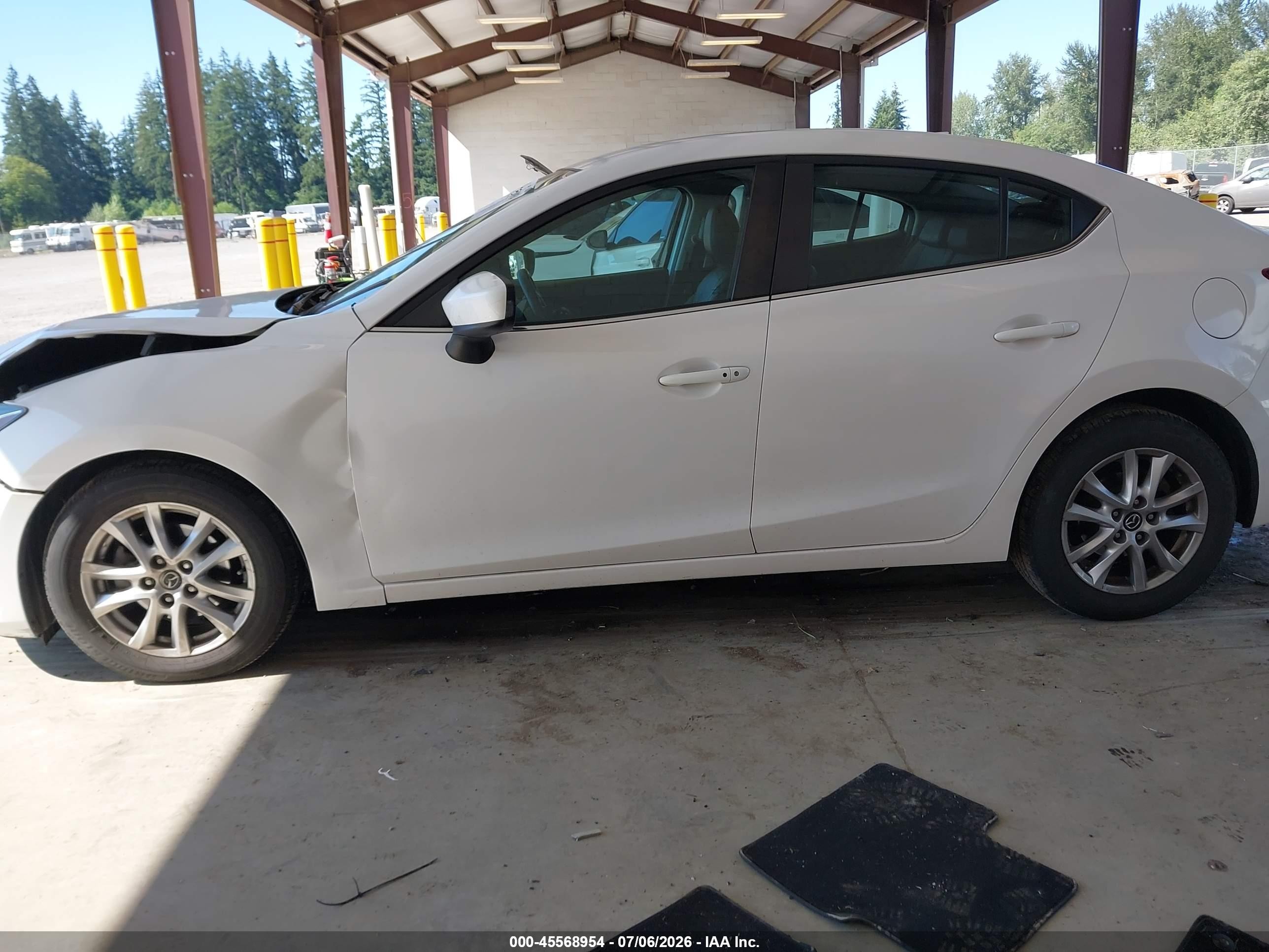 2014 Mazda Mazda3 I Grand Touring White vin: 3MZBM1W75EM107974