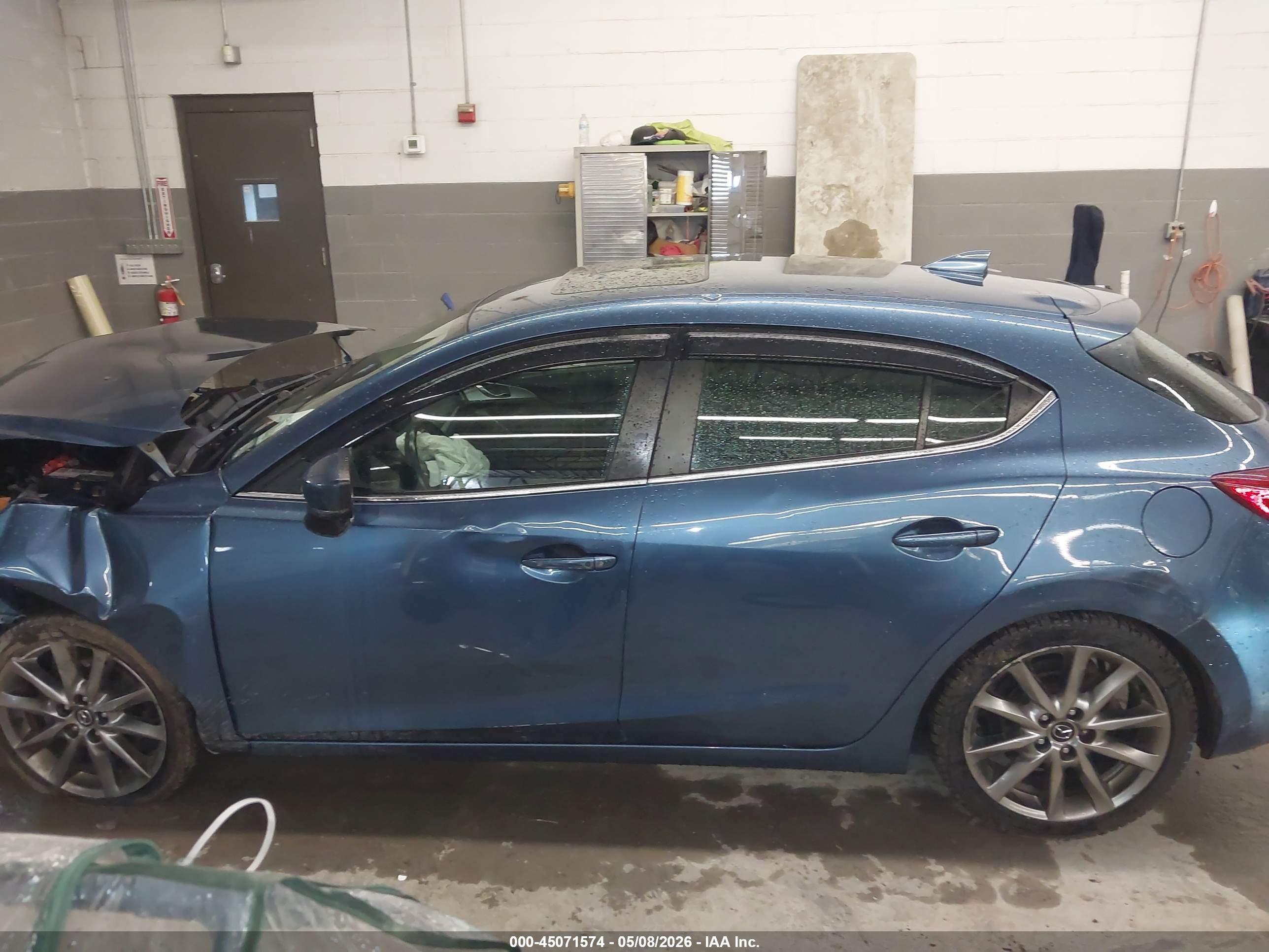 2018 Mazda Mazda3 Touring Синий vin: 3MZBN1L37JM239322