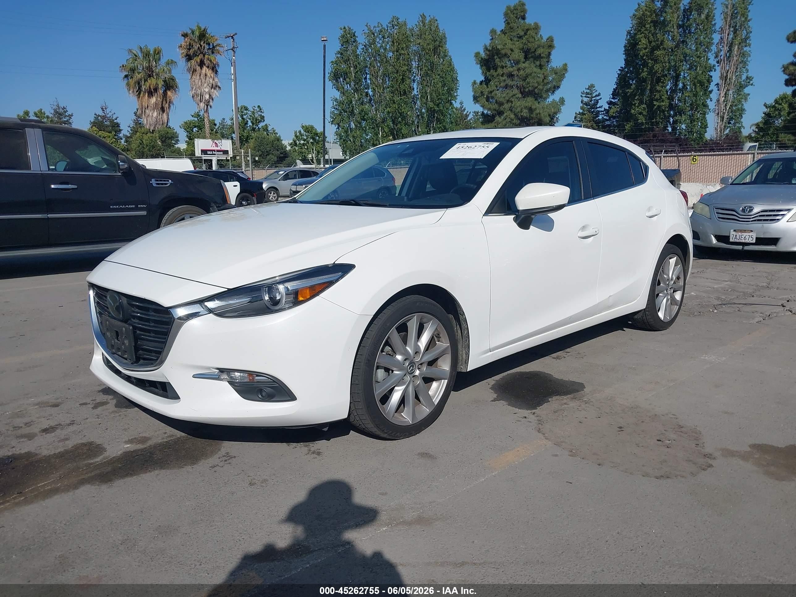 2017 Mazda Mazda3 Grand Touring White vin: 3MZBN1M34HM127991