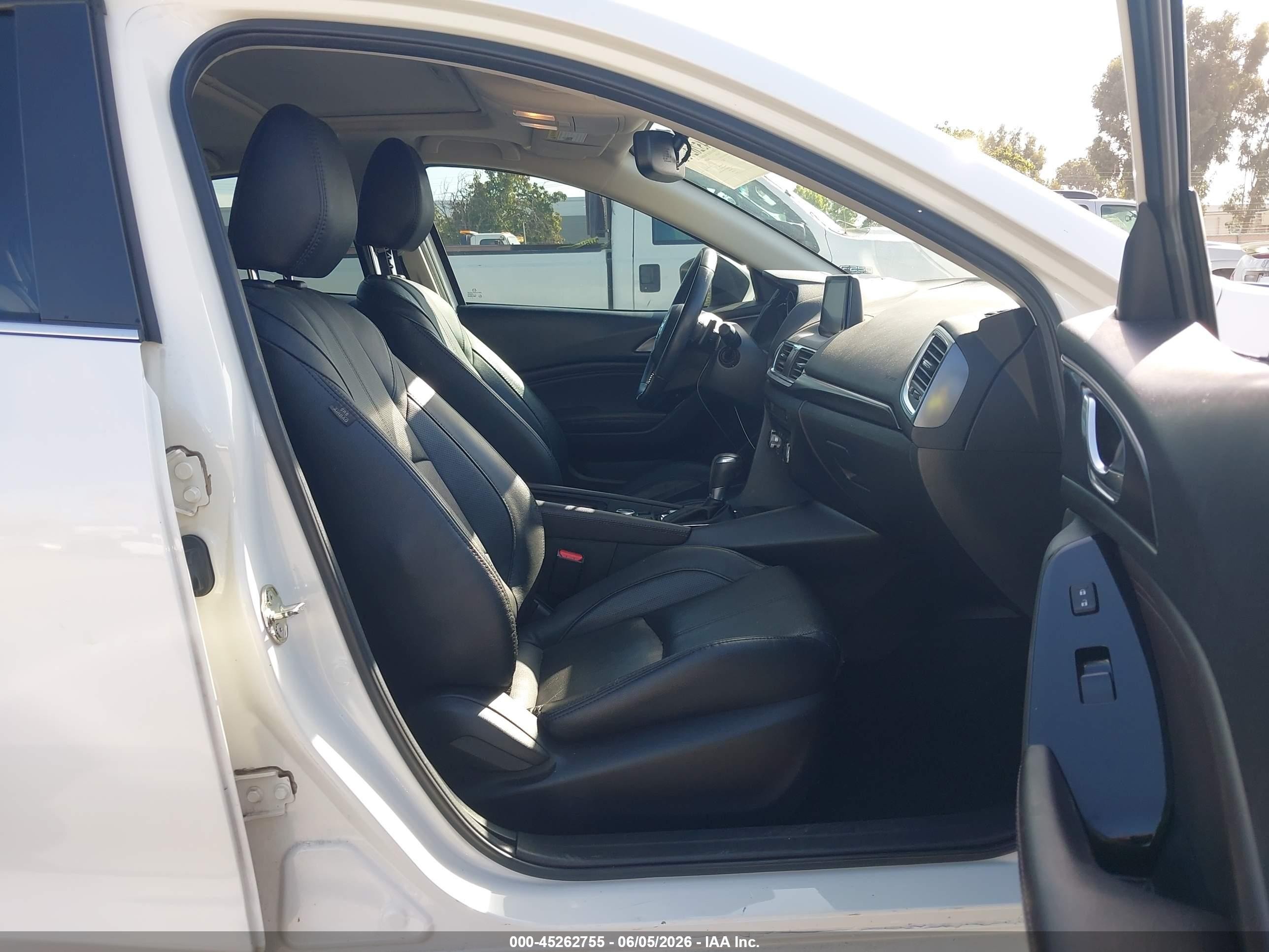 2017 Mazda Mazda3 Grand Touring White vin: 3MZBN1M34HM127991