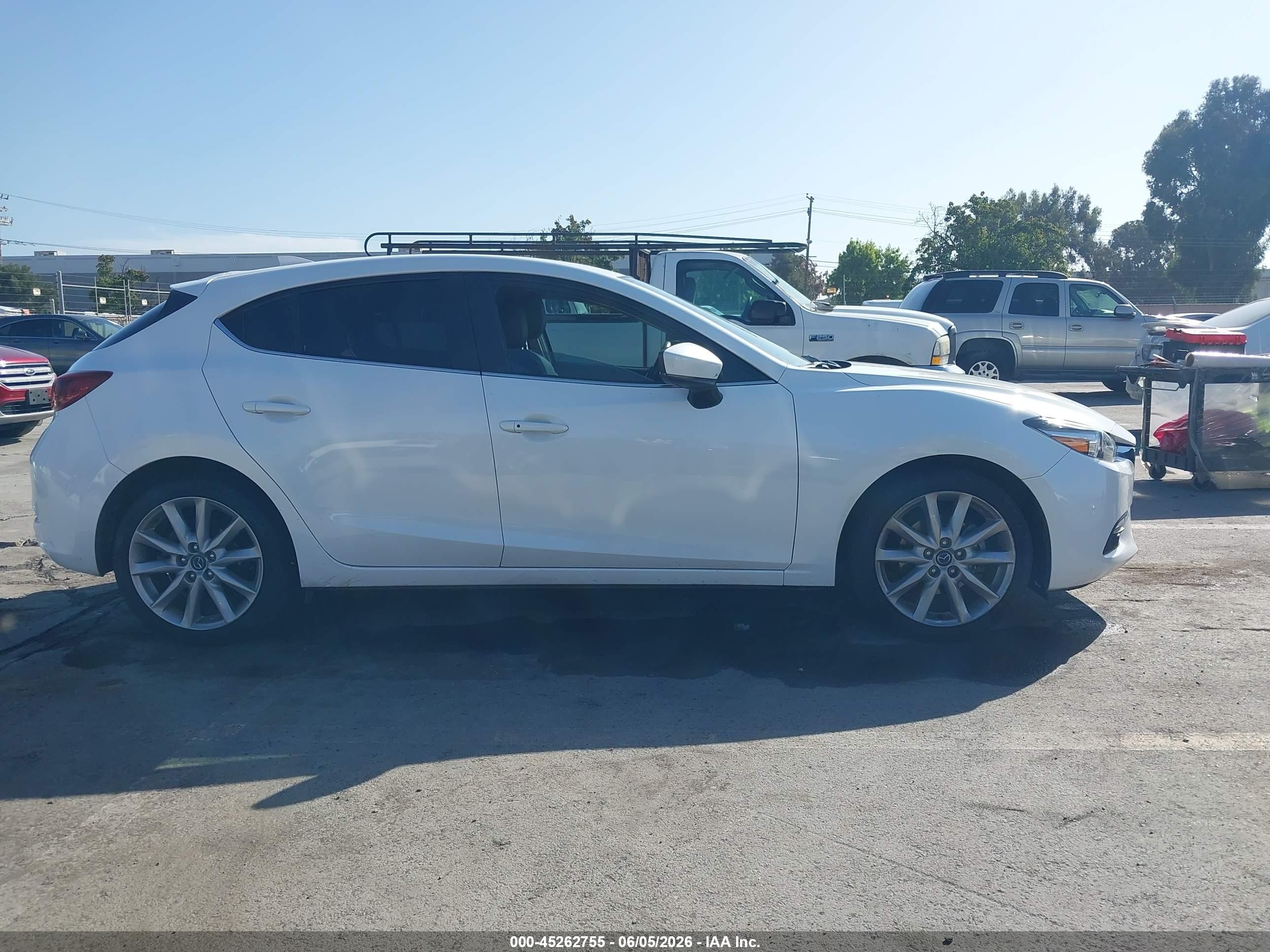 2017 Mazda Mazda3 Grand Touring White vin: 3MZBN1M34HM127991