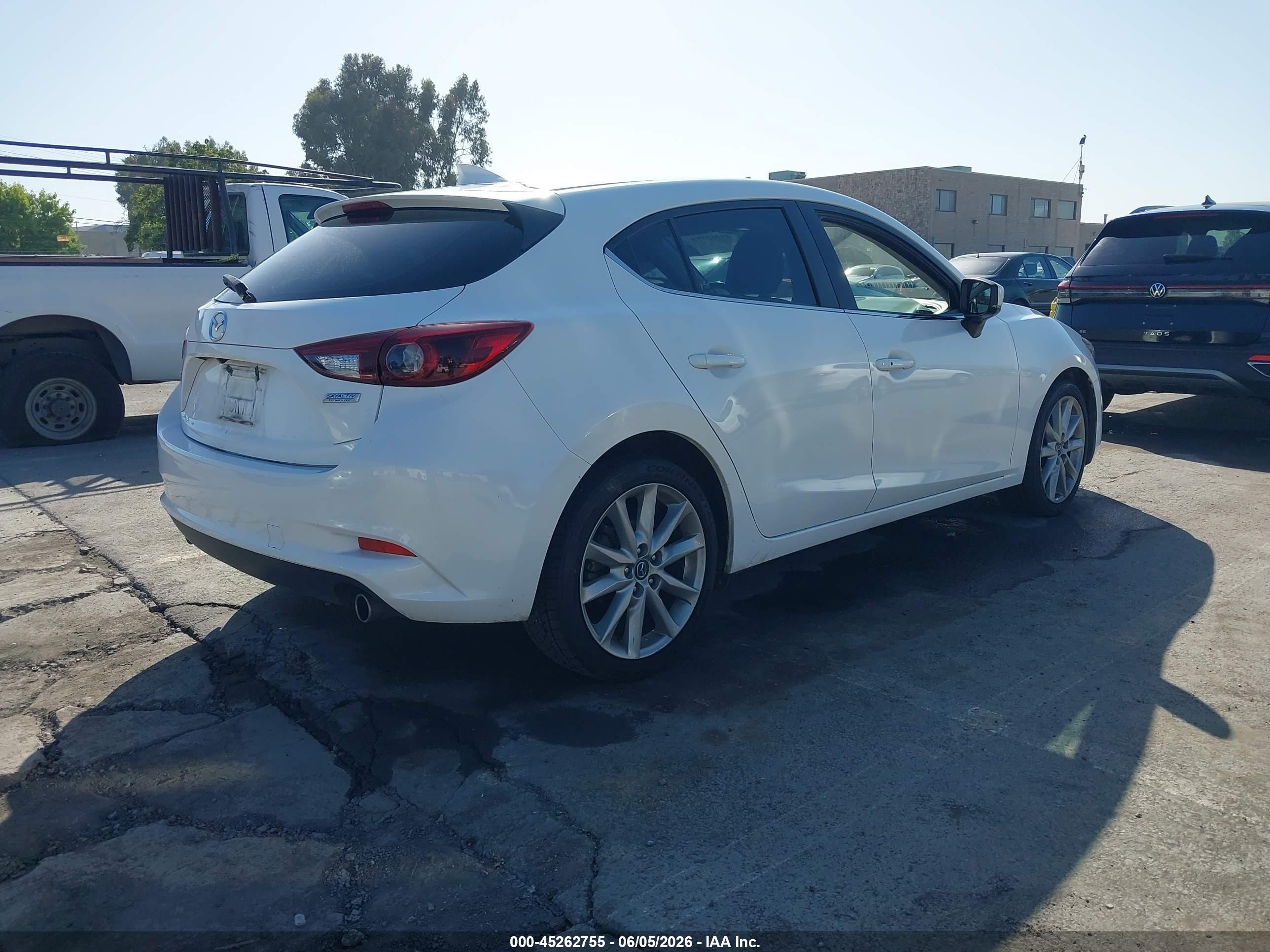2017 Mazda Mazda3 Grand Touring White vin: 3MZBN1M34HM127991
