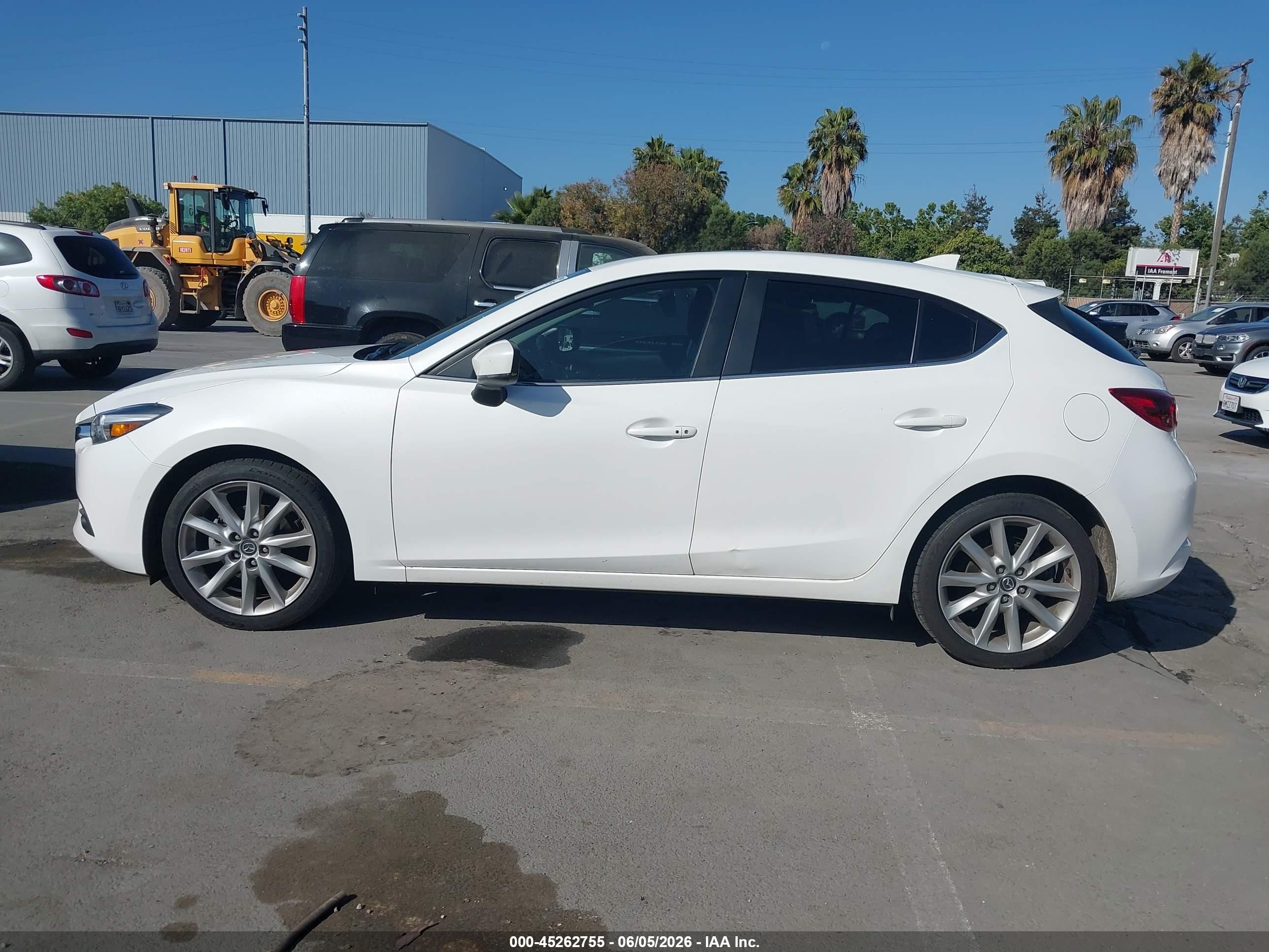 2017 Mazda Mazda3 Grand Touring White vin: 3MZBN1M34HM127991