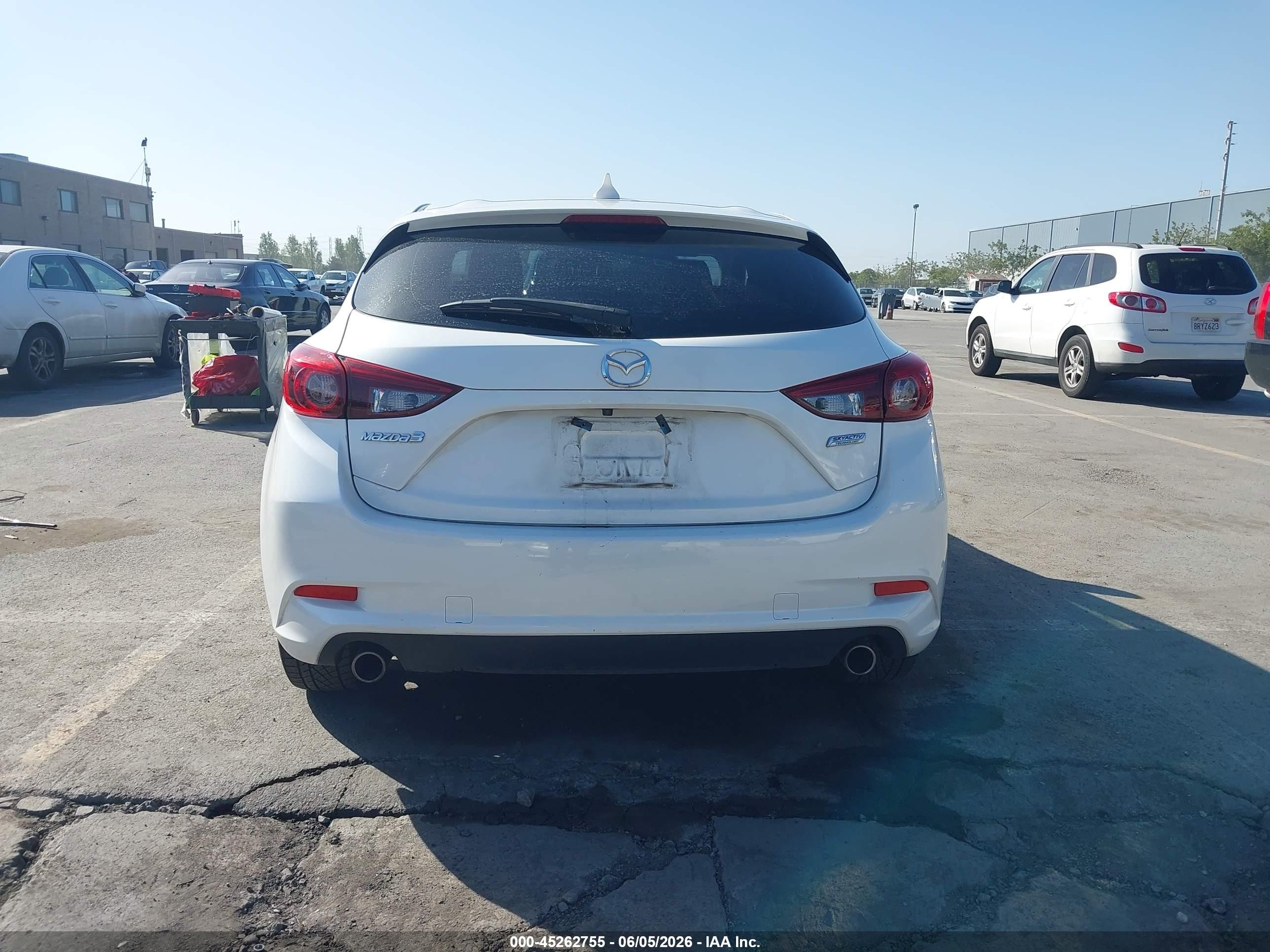 2017 Mazda Mazda3 Grand Touring White vin: 3MZBN1M34HM127991