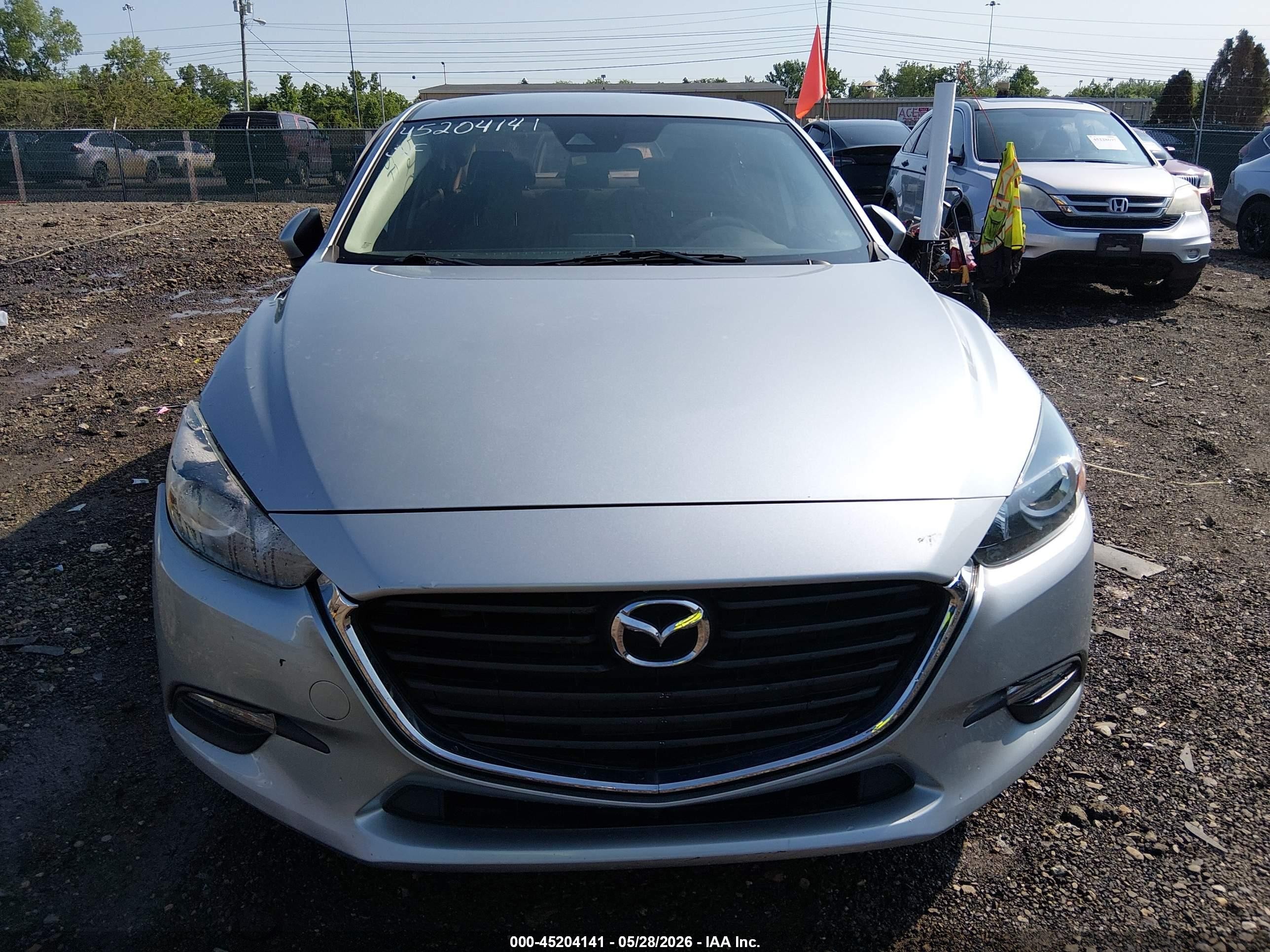 2018 Mazda Mazda3 Sport Серебряный vin: 3MZBN1U70JM160379
