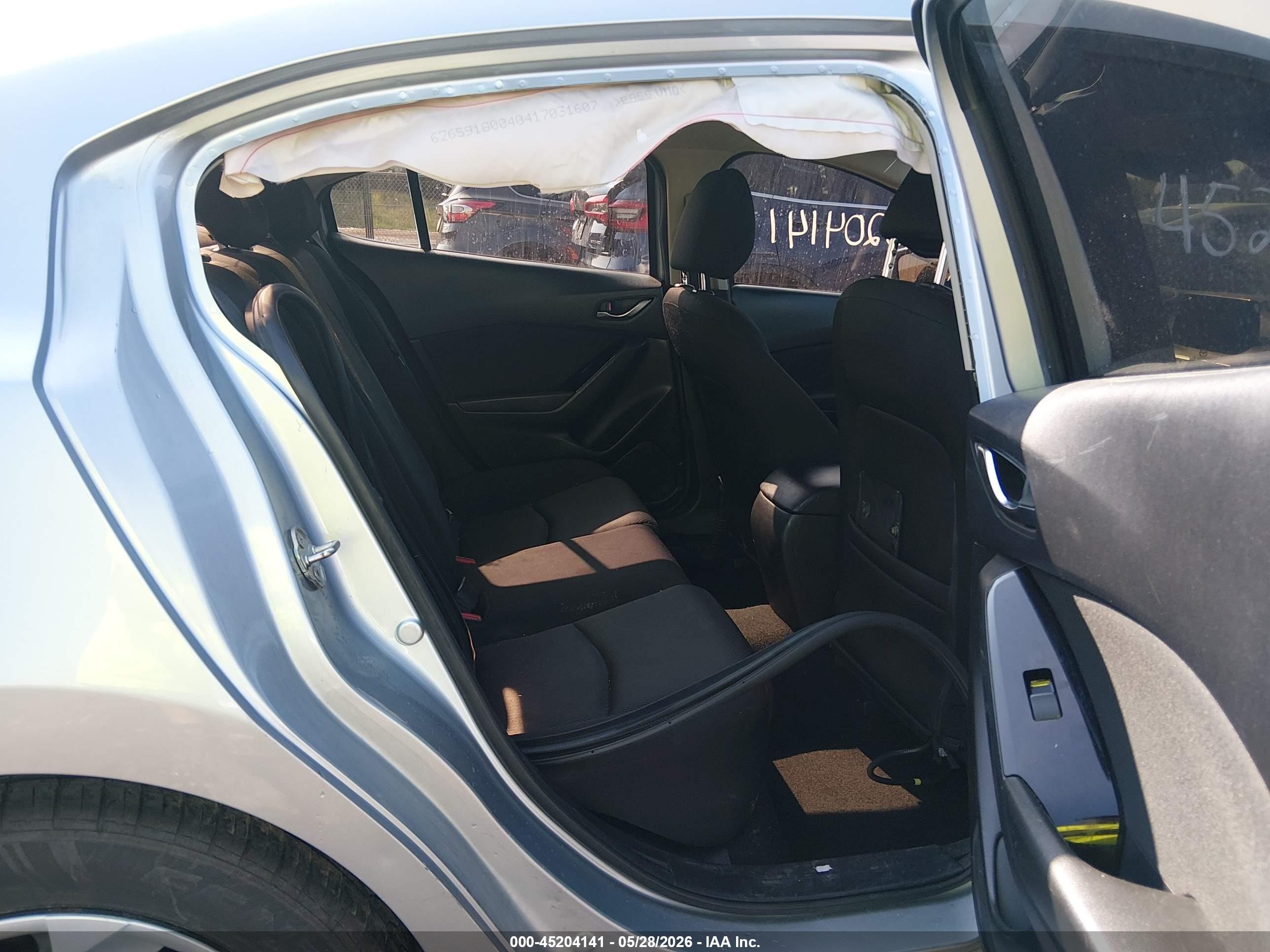 2018 Mazda Mazda3 Sport Серебряный vin: 3MZBN1U70JM160379