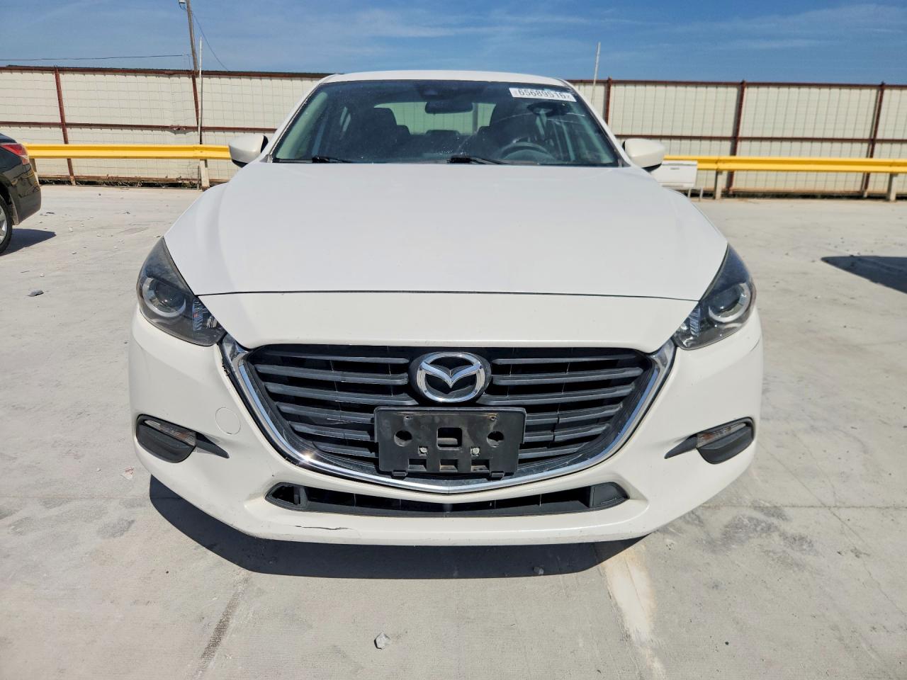 2018 Mazda 3 Sport Белый vin: 3MZBN1U76JM239751