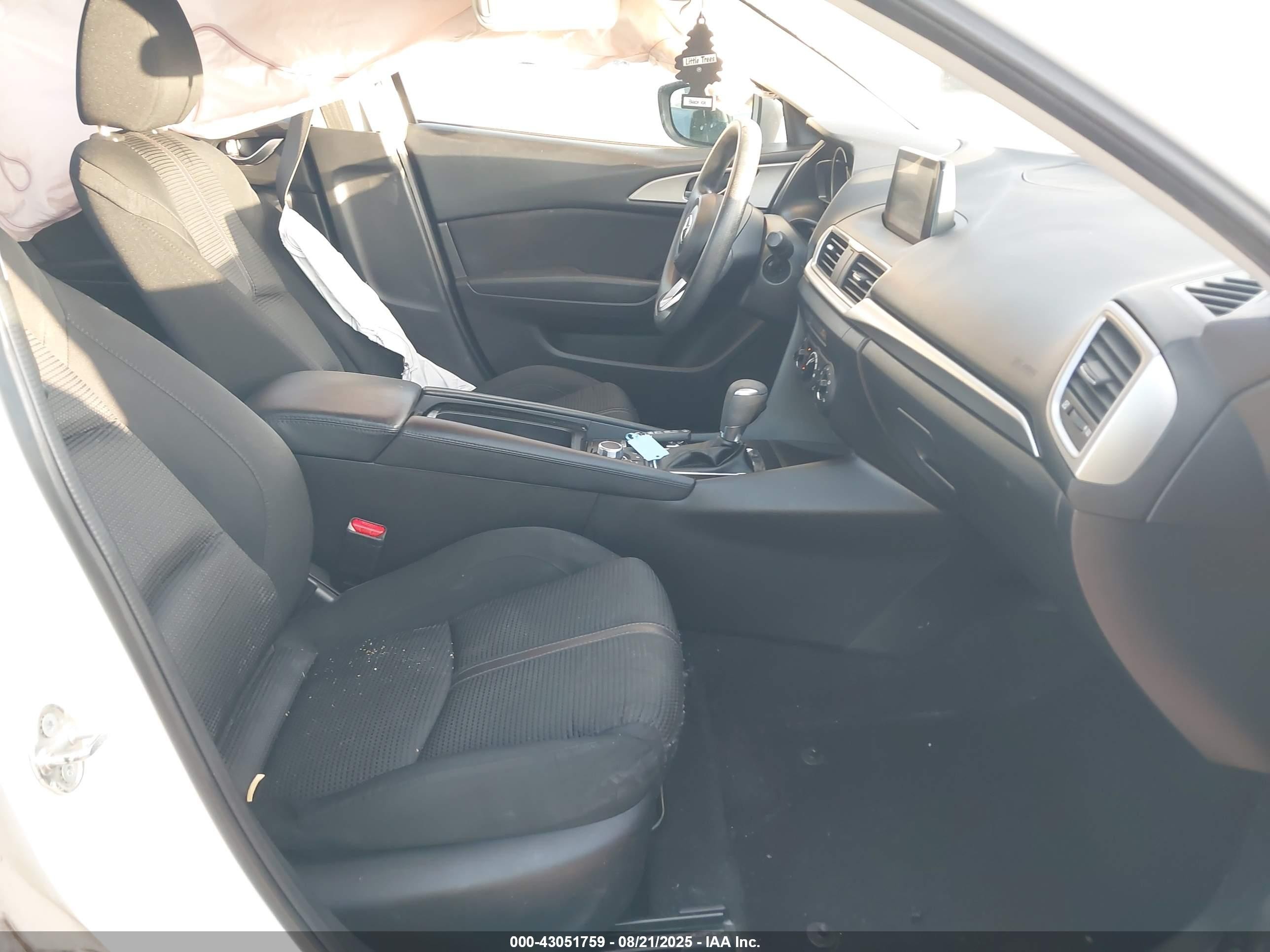 2018 Mazda Mazda3 Sport Белый vin: 3MZBN1U7XJM173768