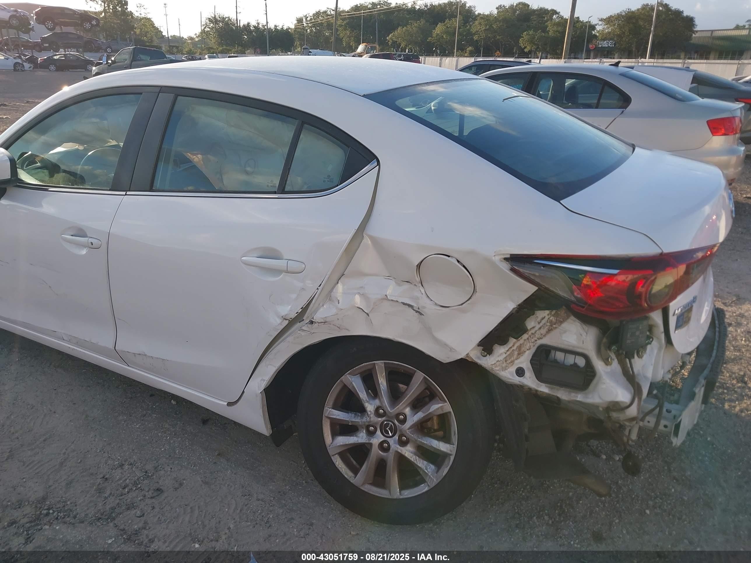 2018 Mazda Mazda3 Sport Белый vin: 3MZBN1U7XJM173768