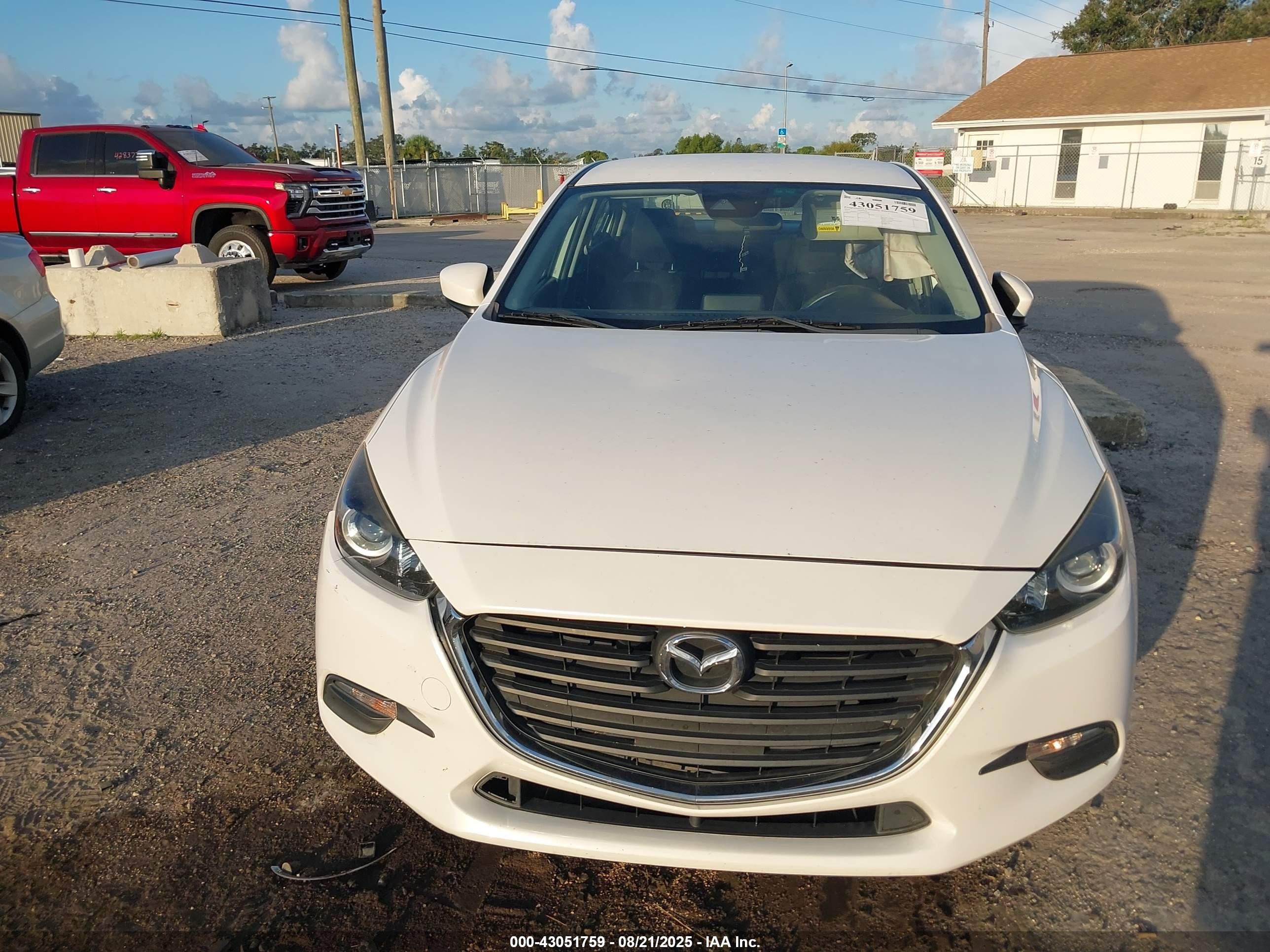 2018 Mazda Mazda3 Sport Белый vin: 3MZBN1U7XJM173768