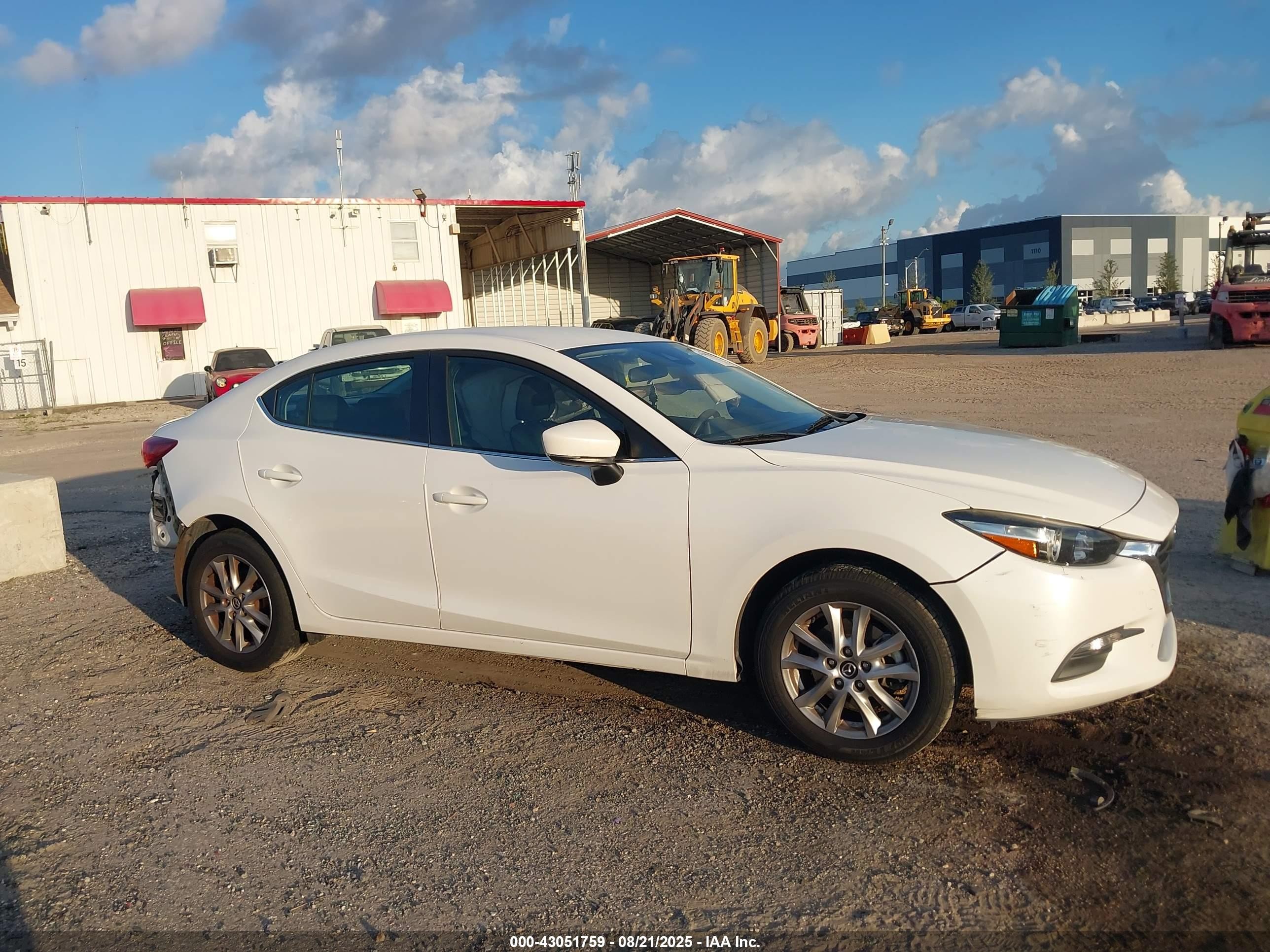 2018 Mazda Mazda3 Sport Белый vin: 3MZBN1U7XJM173768