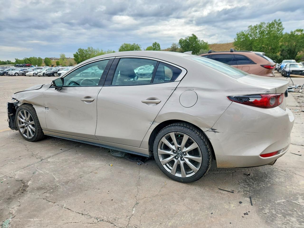 2022 Mazda 3 Premium Желто-коричневый vin: 3MZBPBDL4NM305071