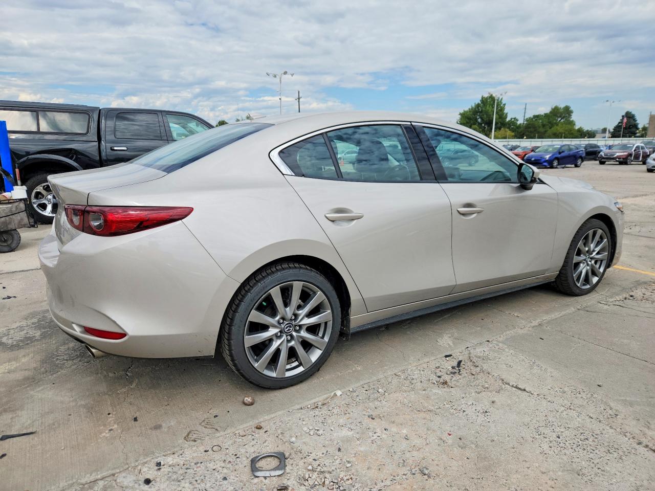 2022 Mazda 3 Premium Желто-коричневый vin: 3MZBPBDL4NM305071