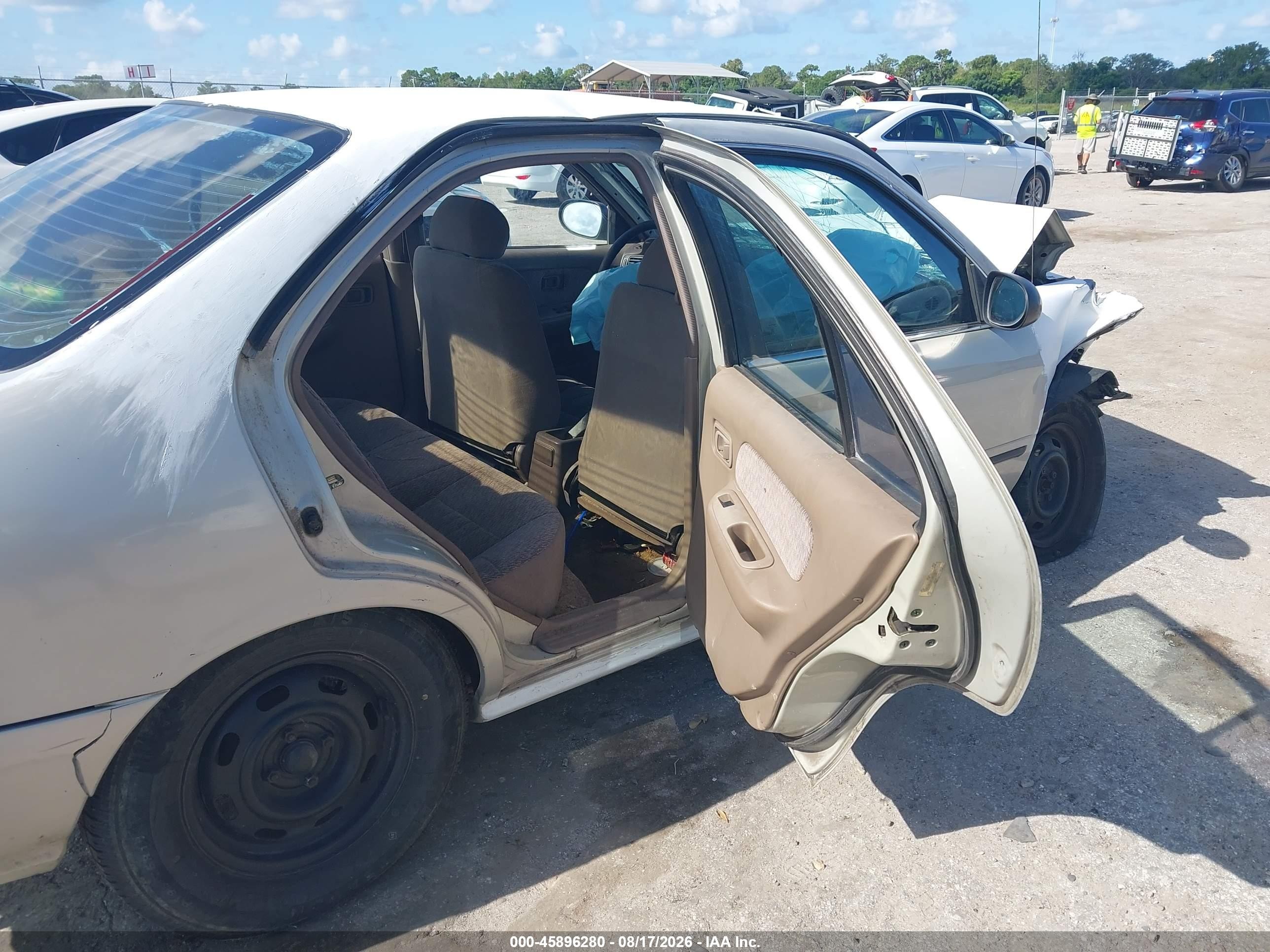 1998 Nissan Sentra Gxe/xe White vin: 3N1AB41D1WL058124