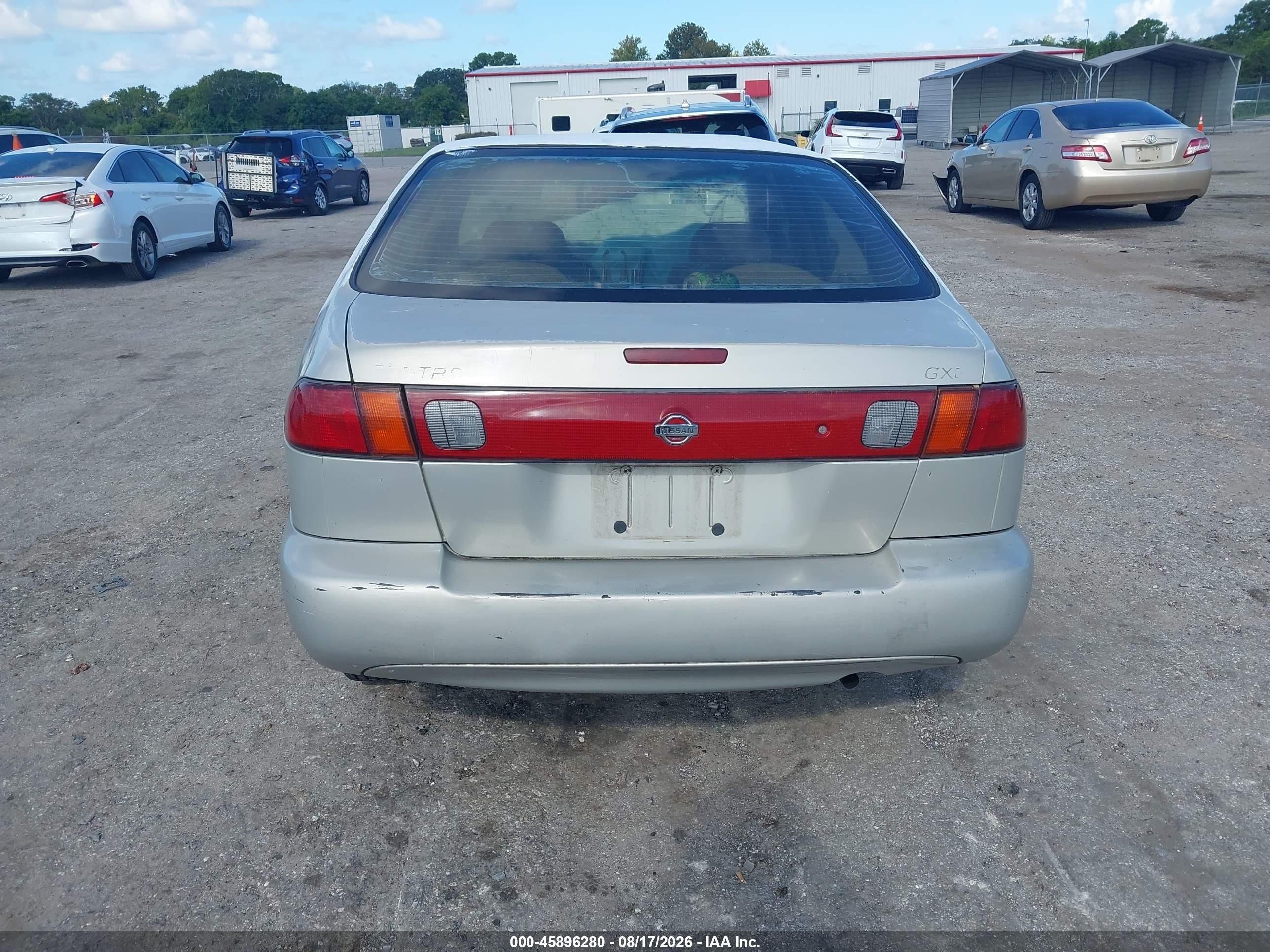 1998 Nissan Sentra Gxe/xe White vin: 3N1AB41D1WL058124