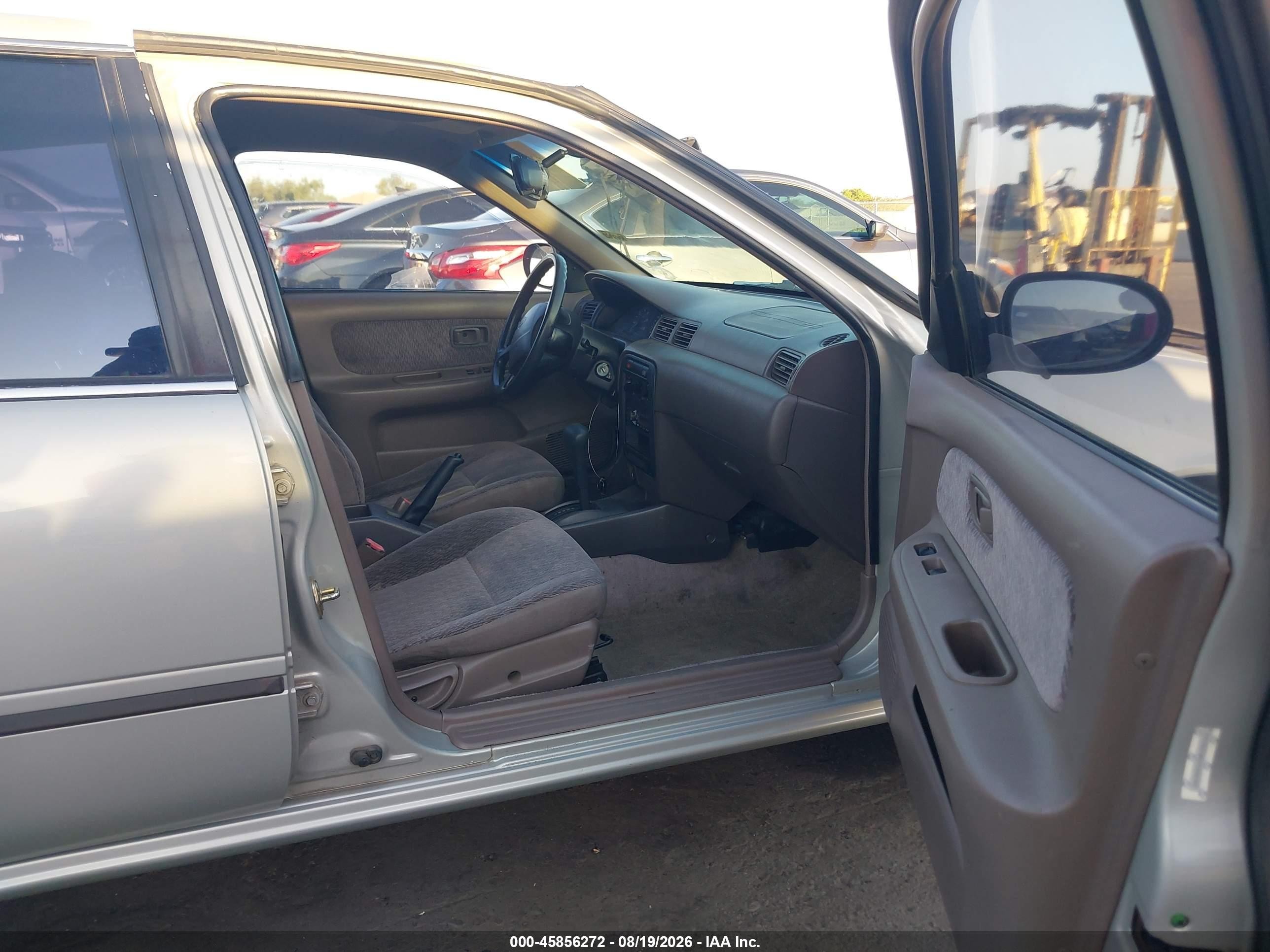 1998 Nissan Sentra Gxe/xe Silver vin: 3N1AB41D5WL056165