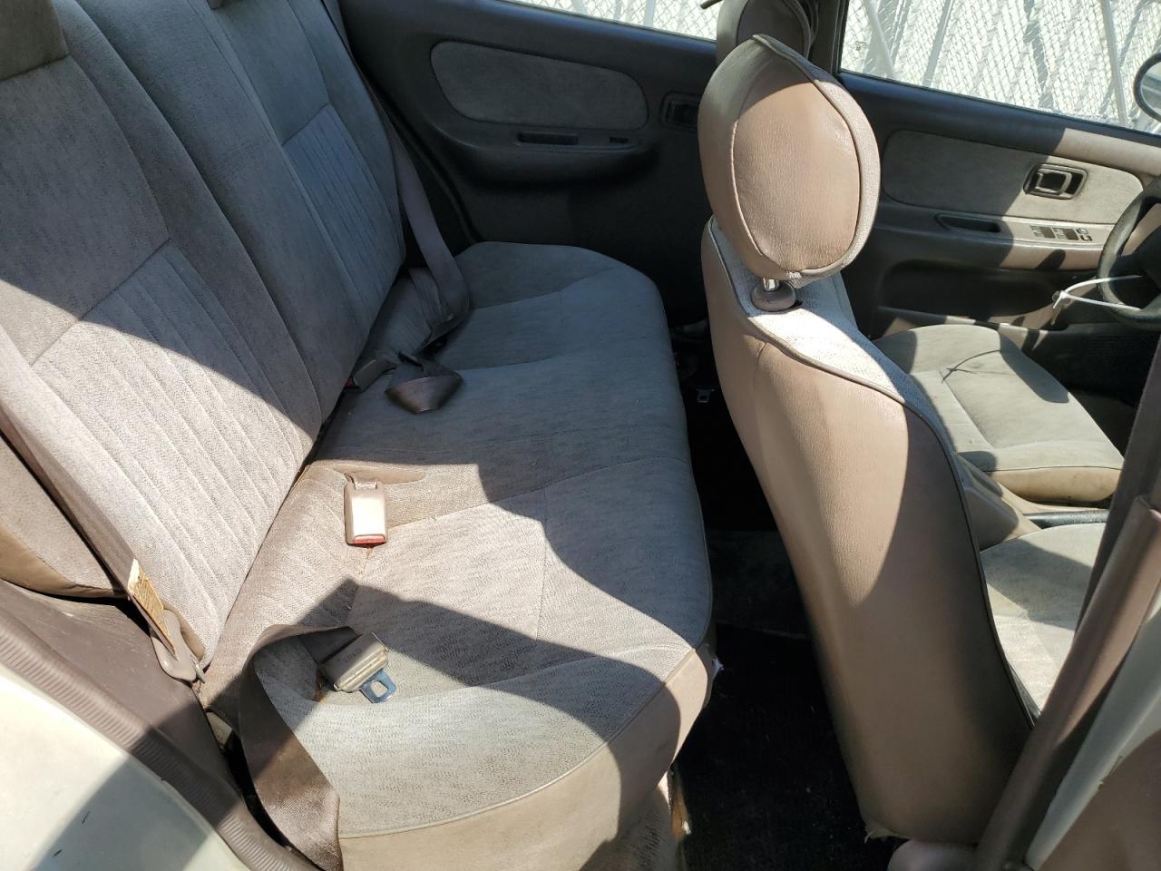 1997 Nissan Sentra Xe Beige vin: 3N1AB41D6VL017809