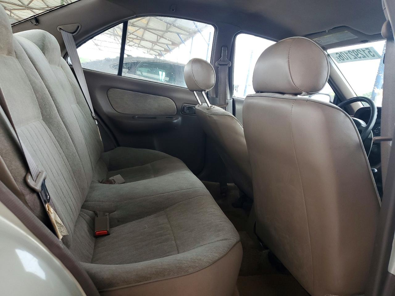 1997 Nissan Sentra Base Silver vin: 3N1AB41D7VL034425