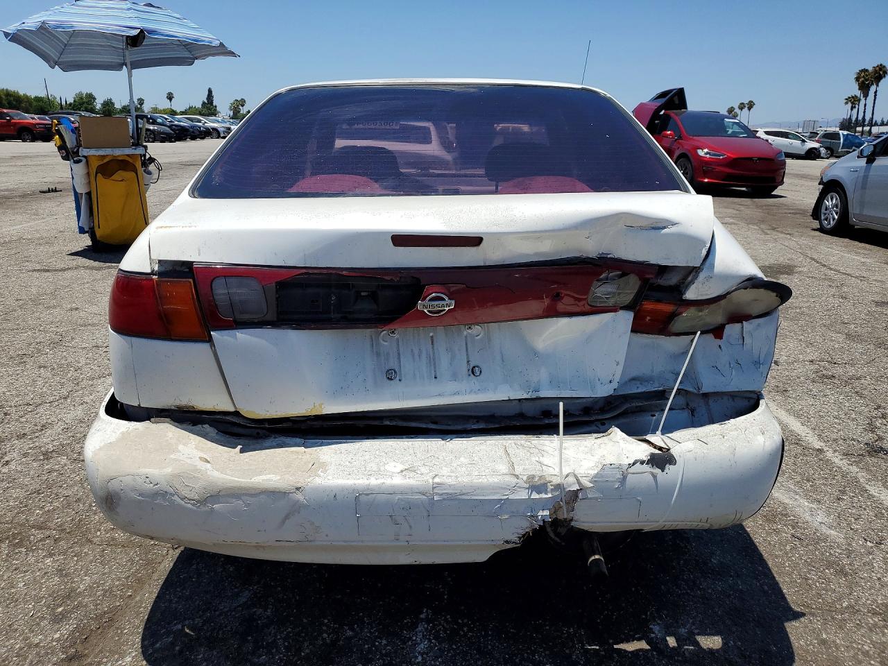1998 Nissan Sentra Base White vin: 3N1AB41D8WL041479